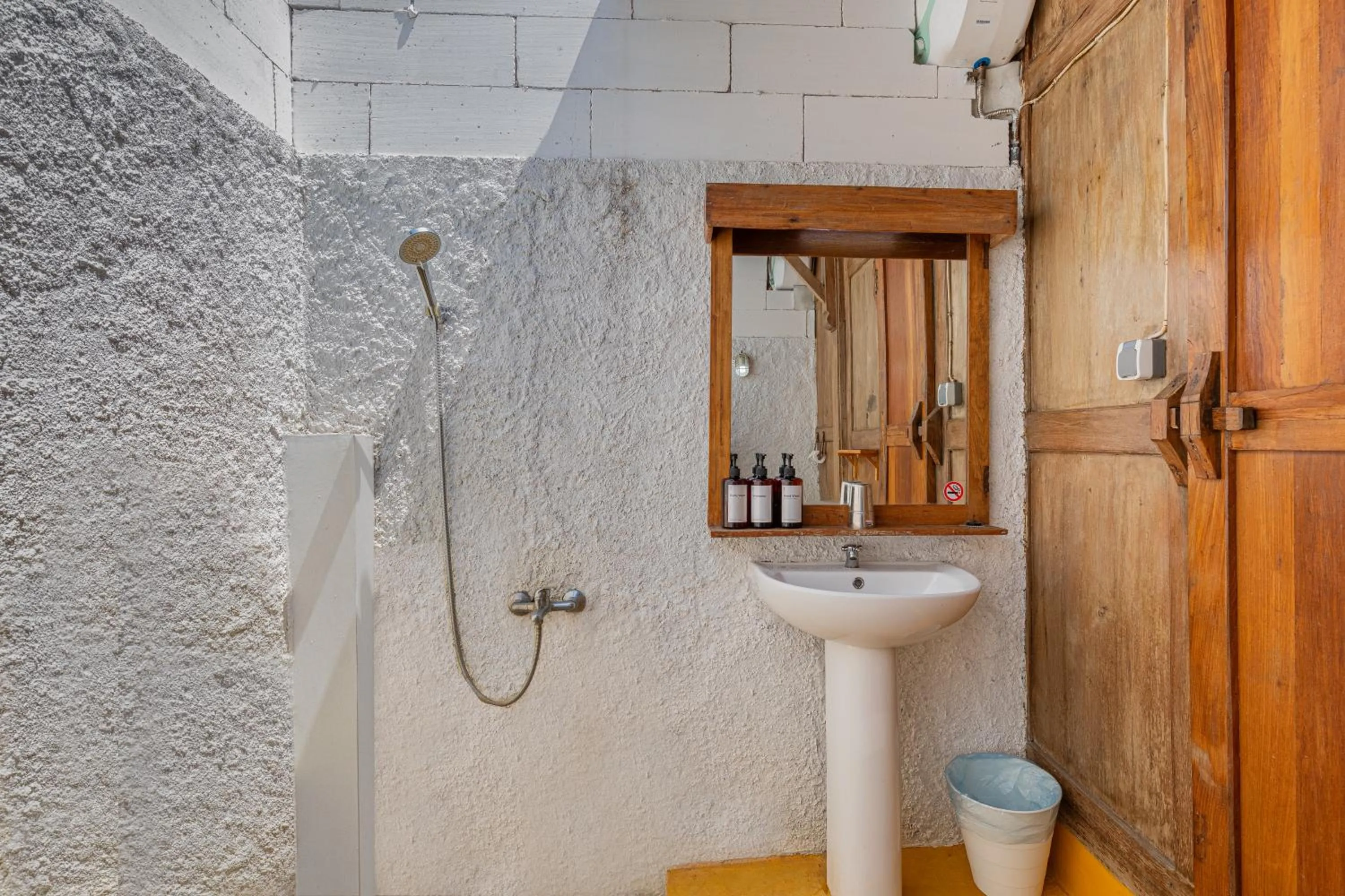 Shower in Yukke Tembi Homestay