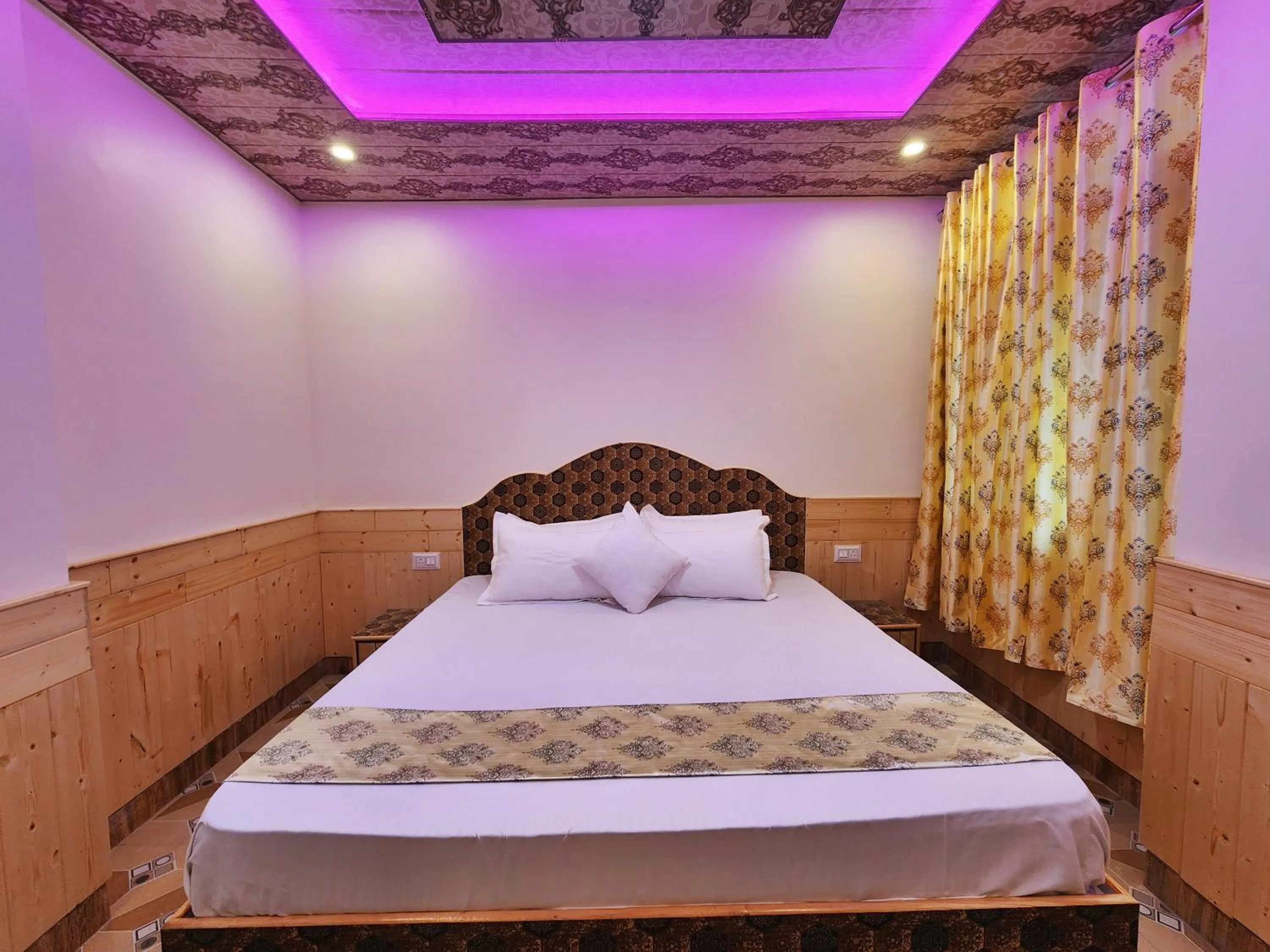 Bed in Mountain Mist Shimla