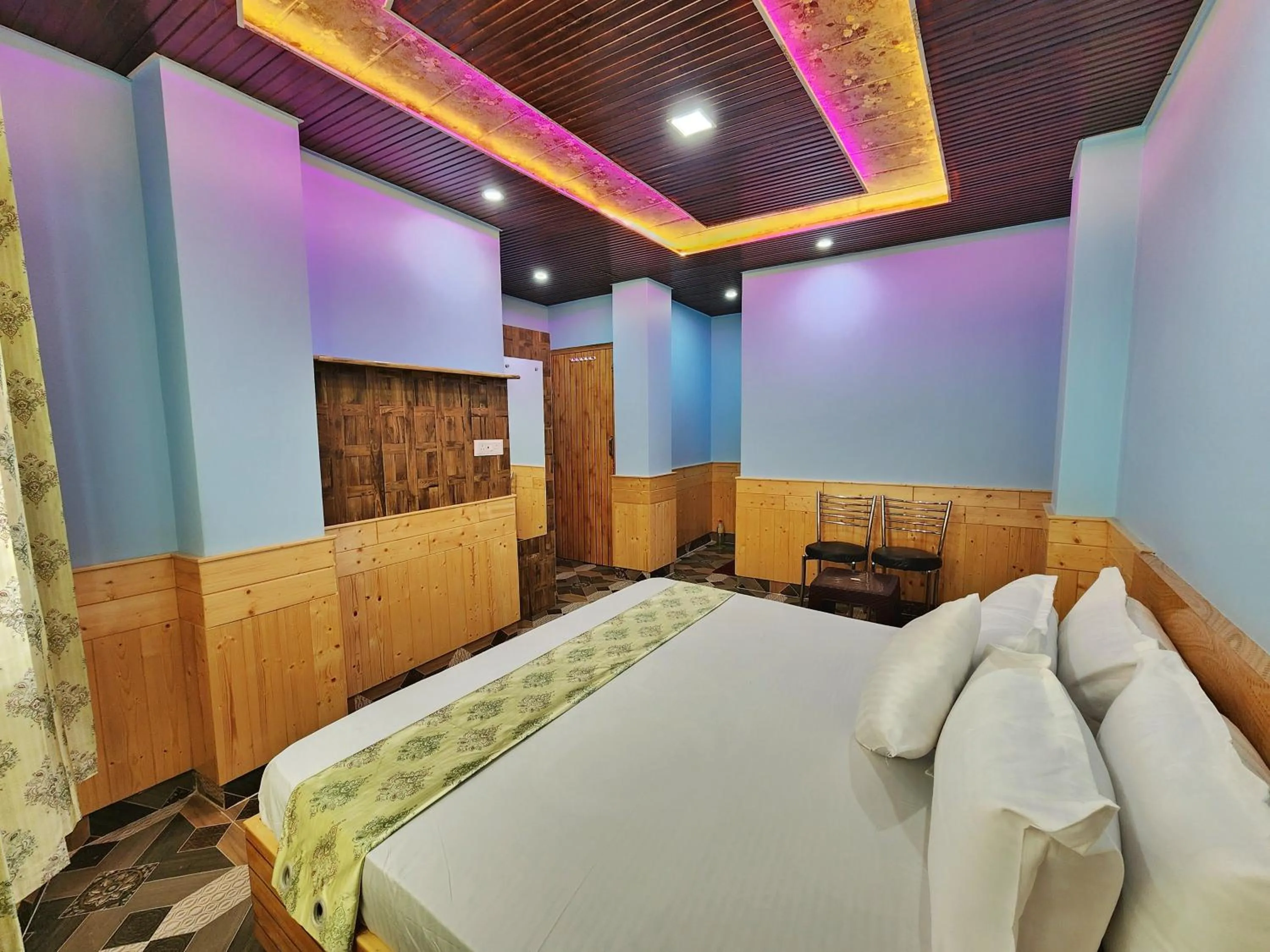 Bed in Mountain Mist Shimla