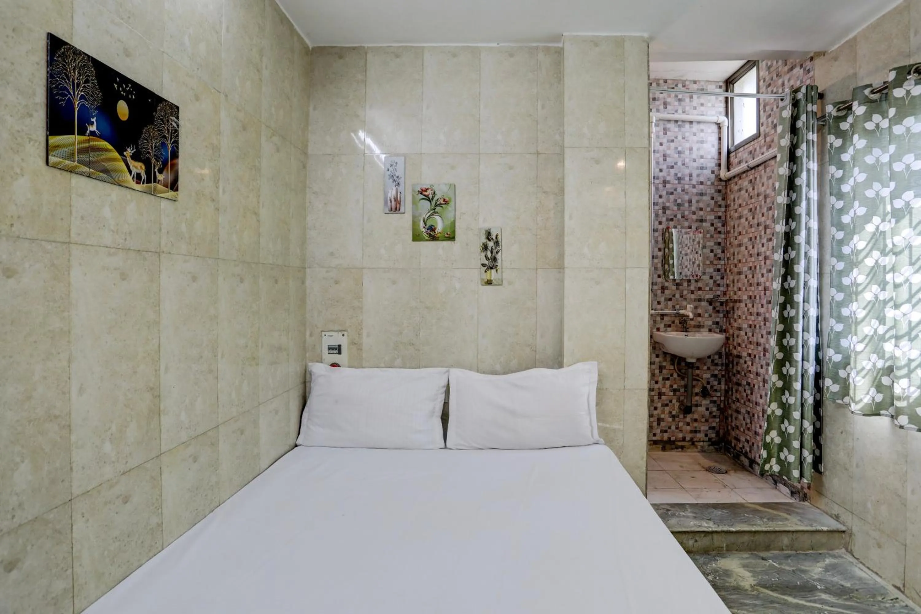 Bedroom in Hotel O DREAMZZ INN