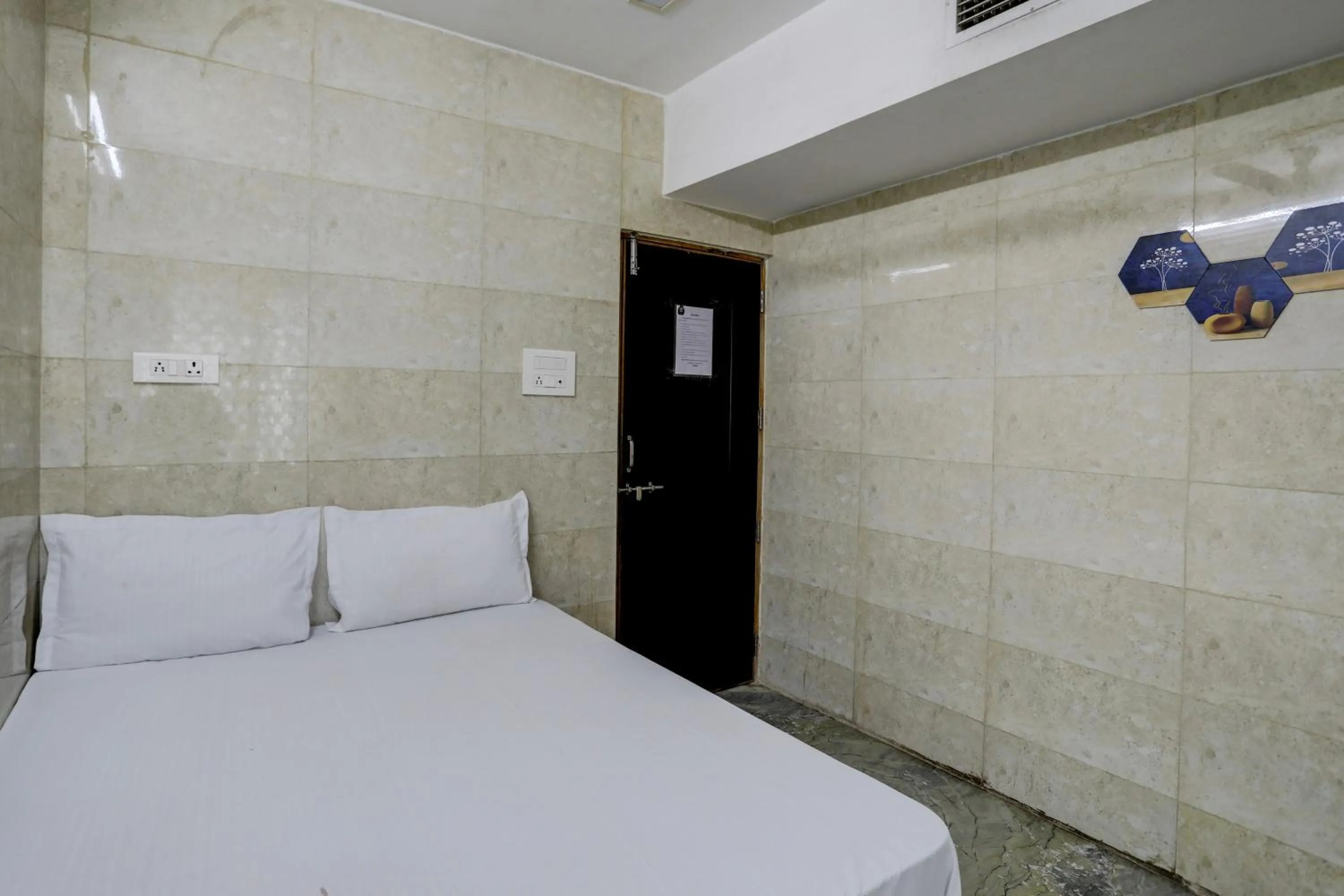 Bathroom in Hotel O DREAMZZ INN