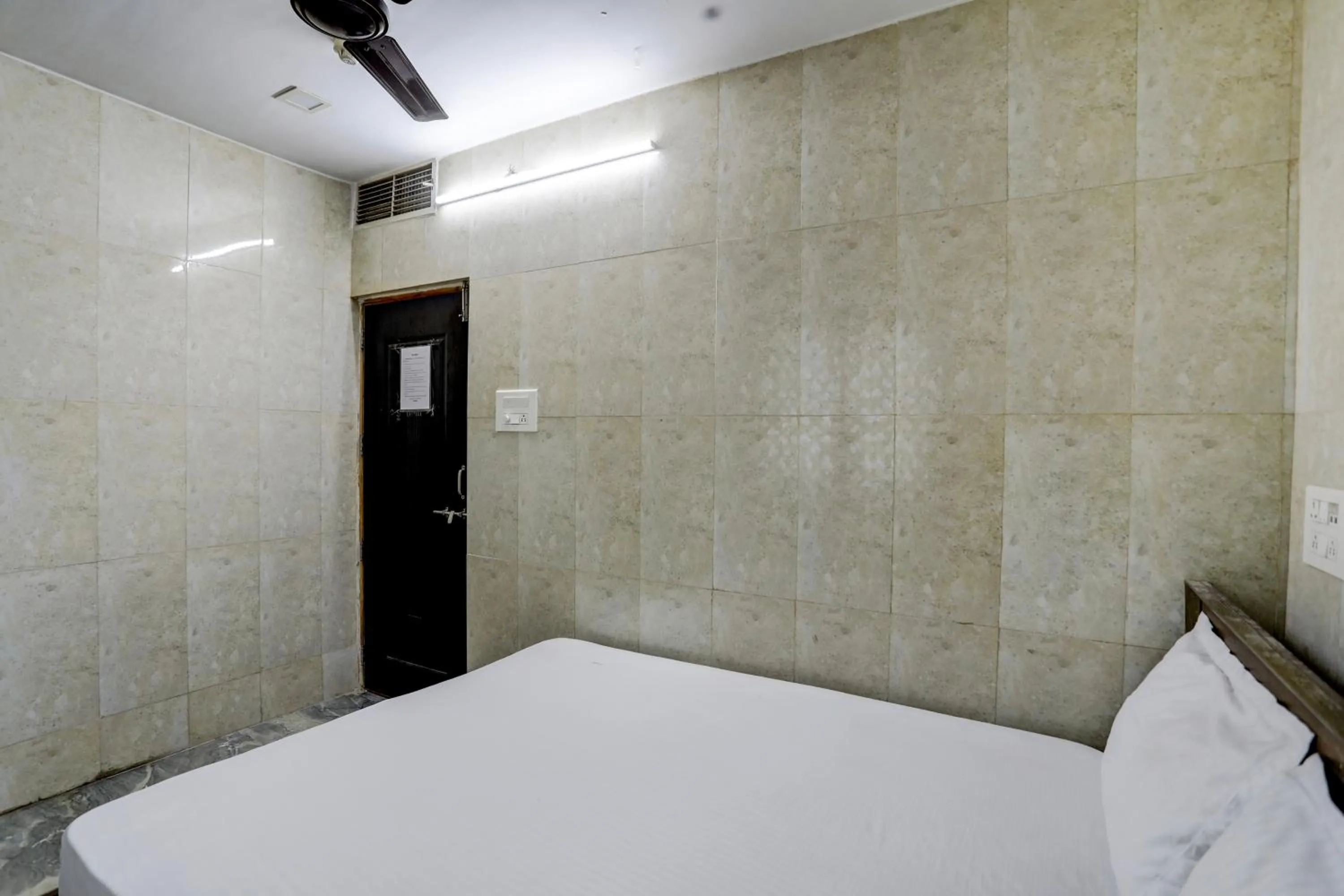 Bedroom in Hotel O DREAMZZ INN