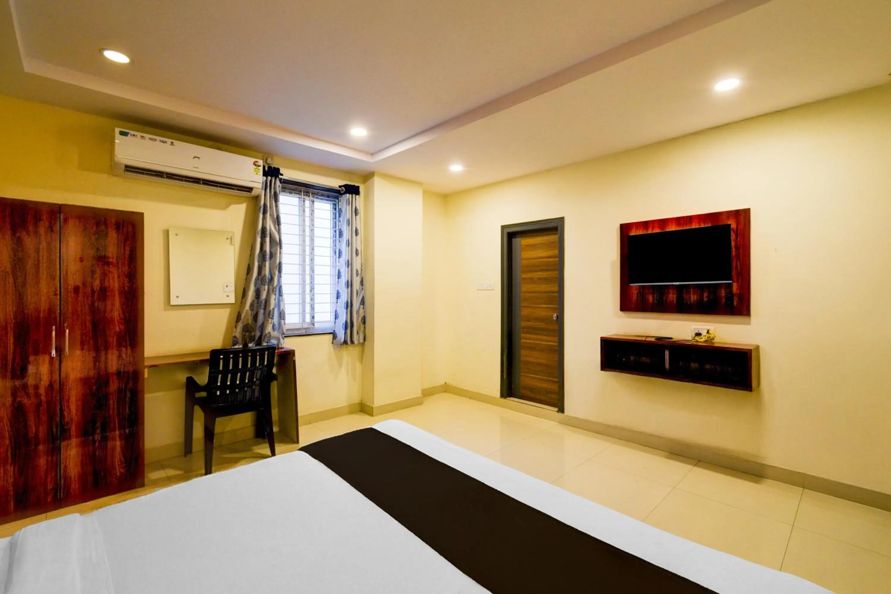 Bedroom, Bed in Hotel O AMR Planet Mall Hyderabad Formerly R Square