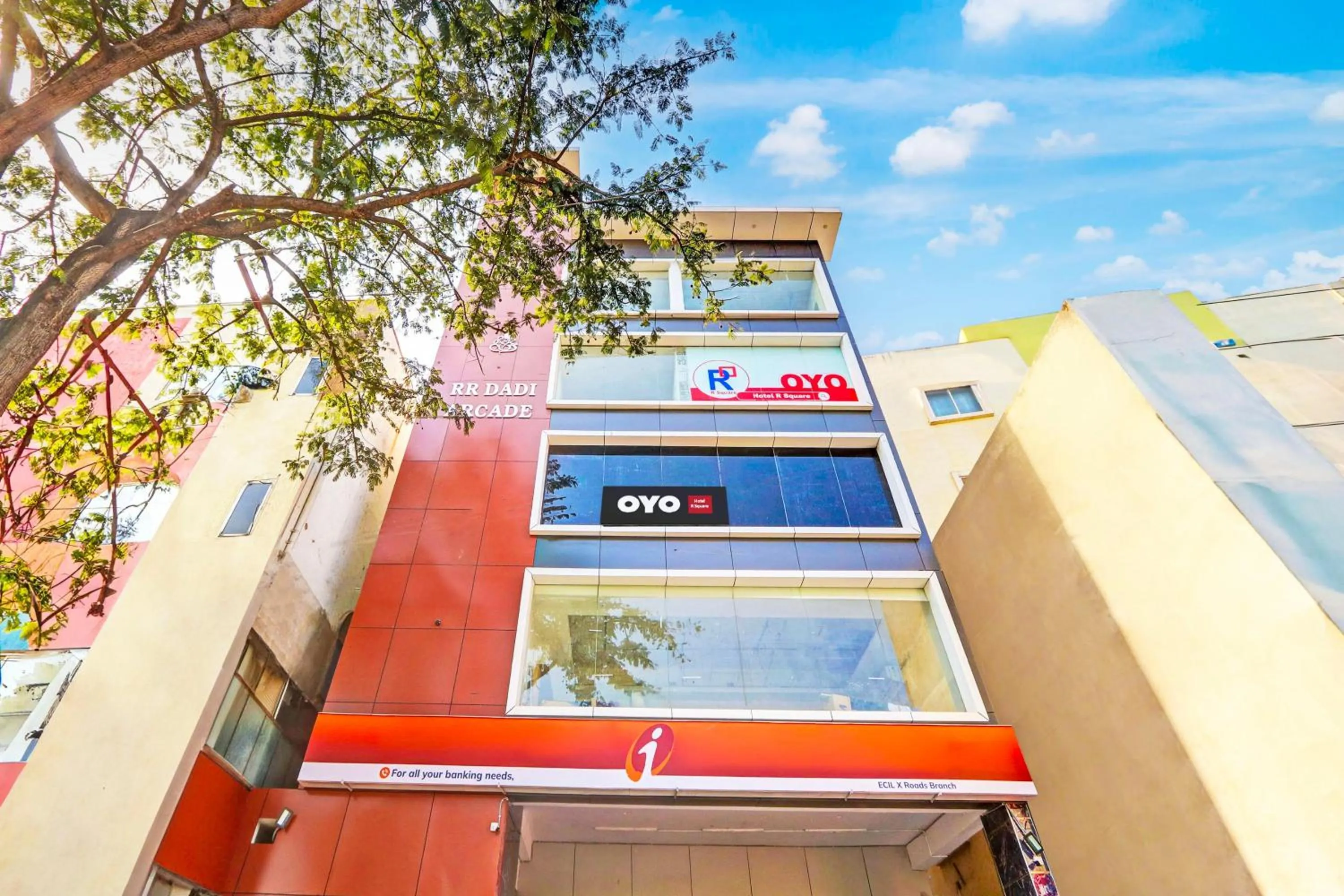 Facade/entrance in HOTEL O R SQUARE