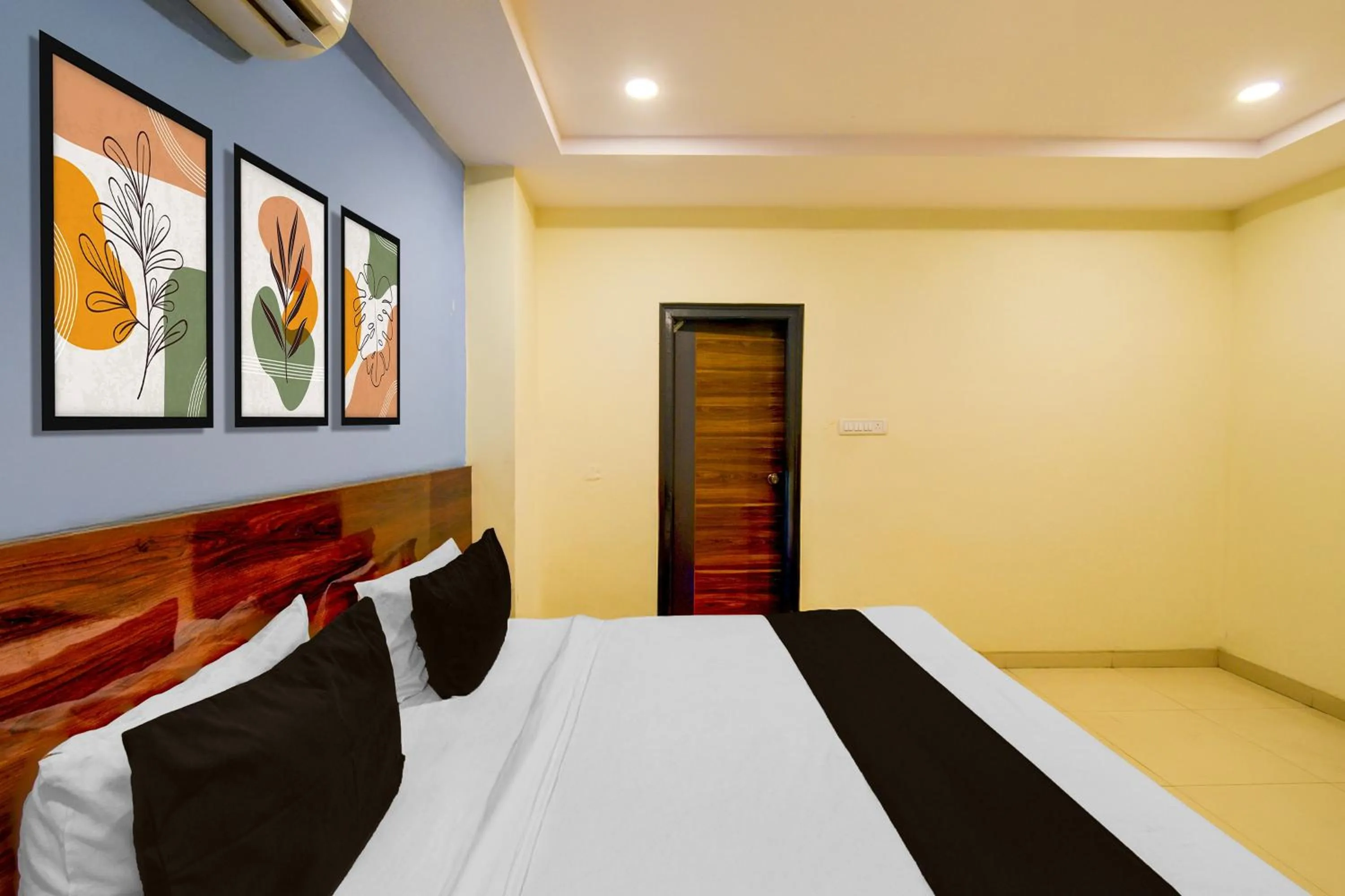Bedroom, Bed in Hotel O AMR Planet Mall Hyderabad Formerly R Square