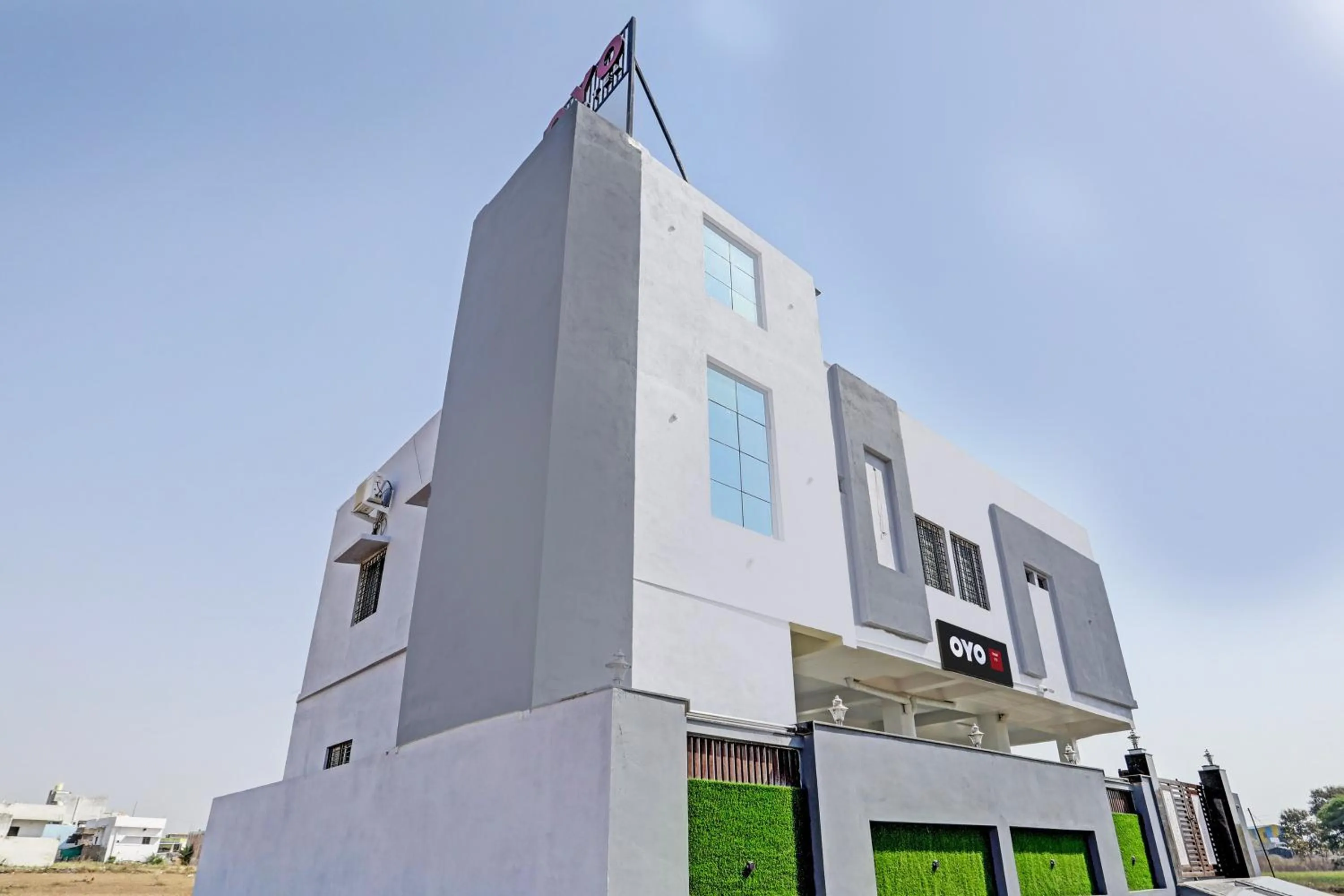 Facade/entrance in Hotel O P S