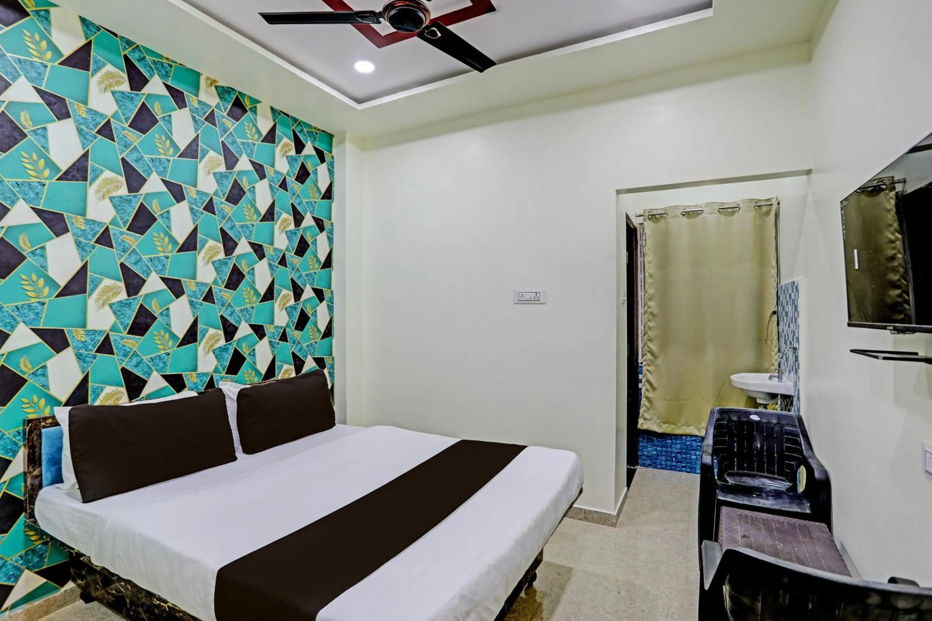 Classic Triple Room - single occupancy in Hotel O P S