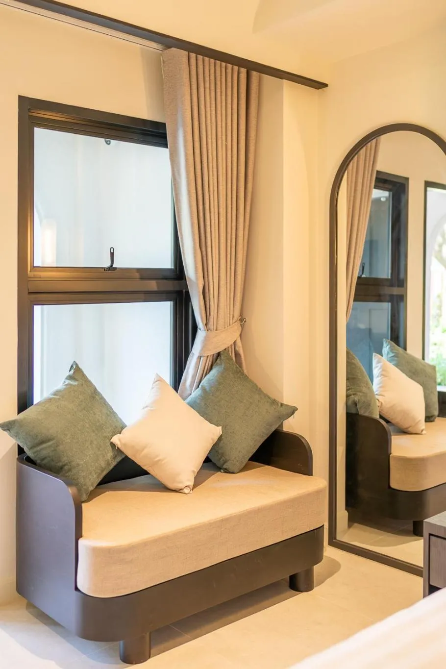 Photo of the whole room, Bed in Shamrock Chiangmai Hotel-Adult Only