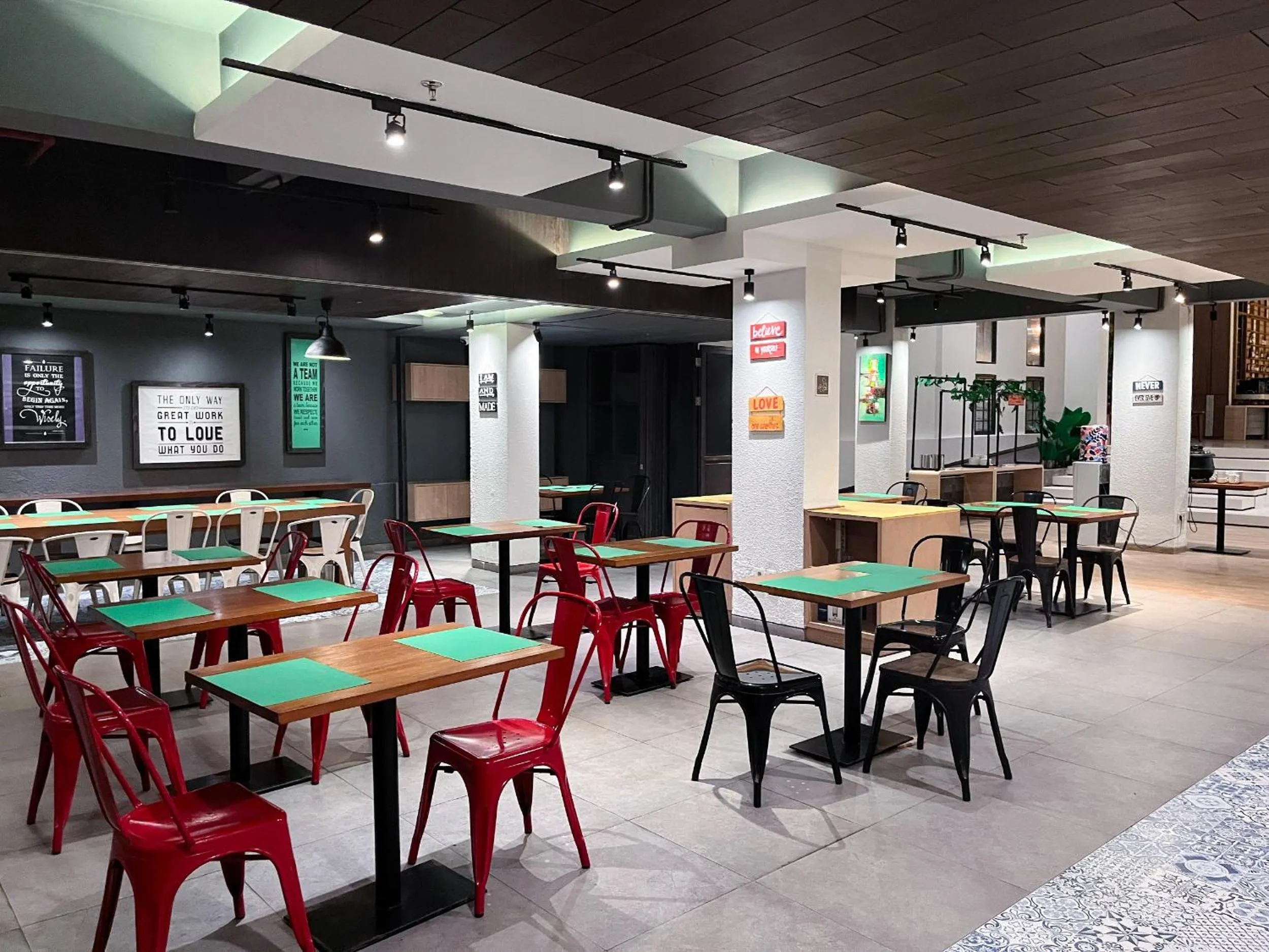 Restaurant/places to eat in Luminor Hotel Legian Seminyak - Bali