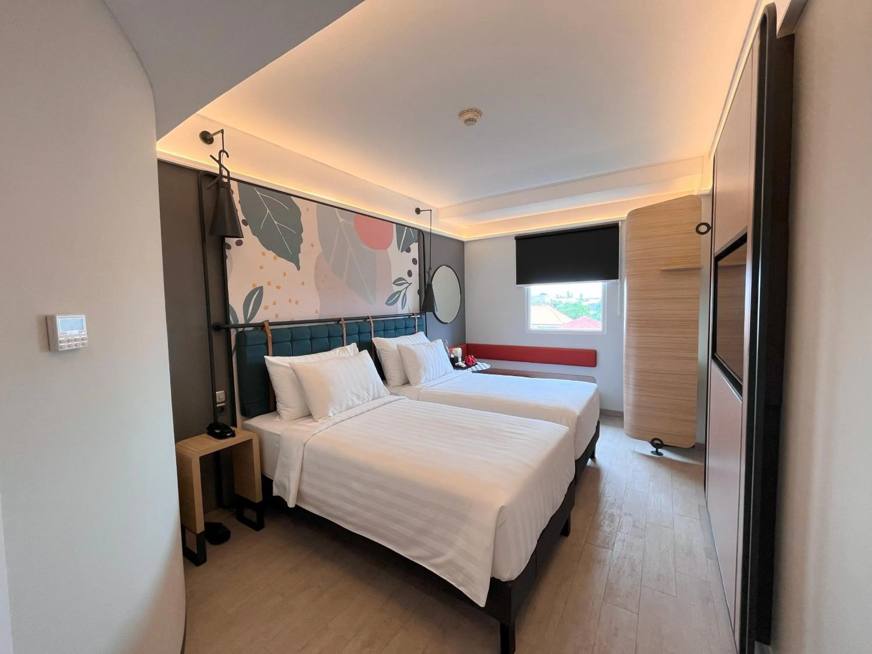 Bedroom, Bed in Luminor Hotel Legian Seminyak - Bali