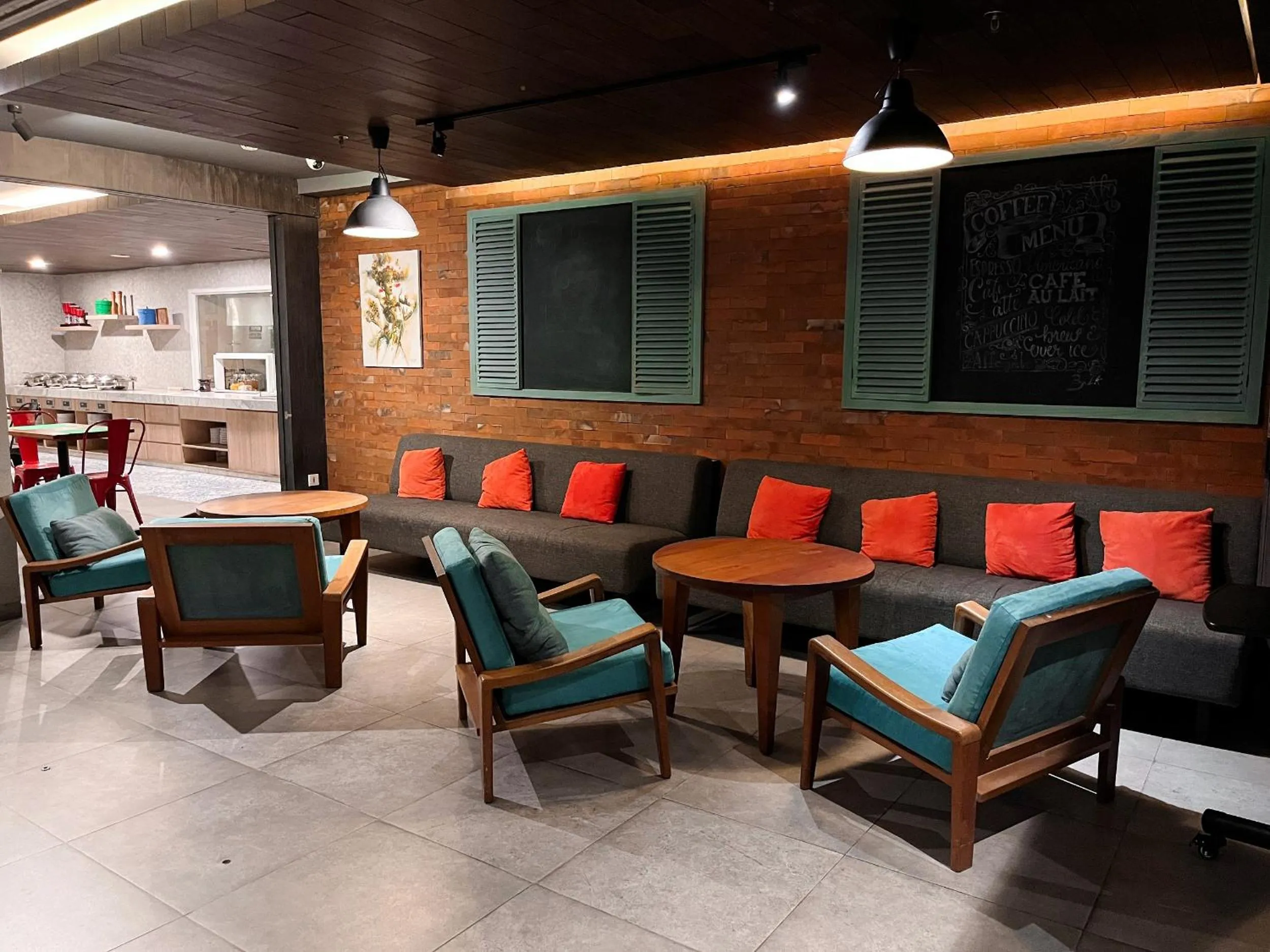 Restaurant/places to eat in Luminor Hotel Legian Seminyak - Bali