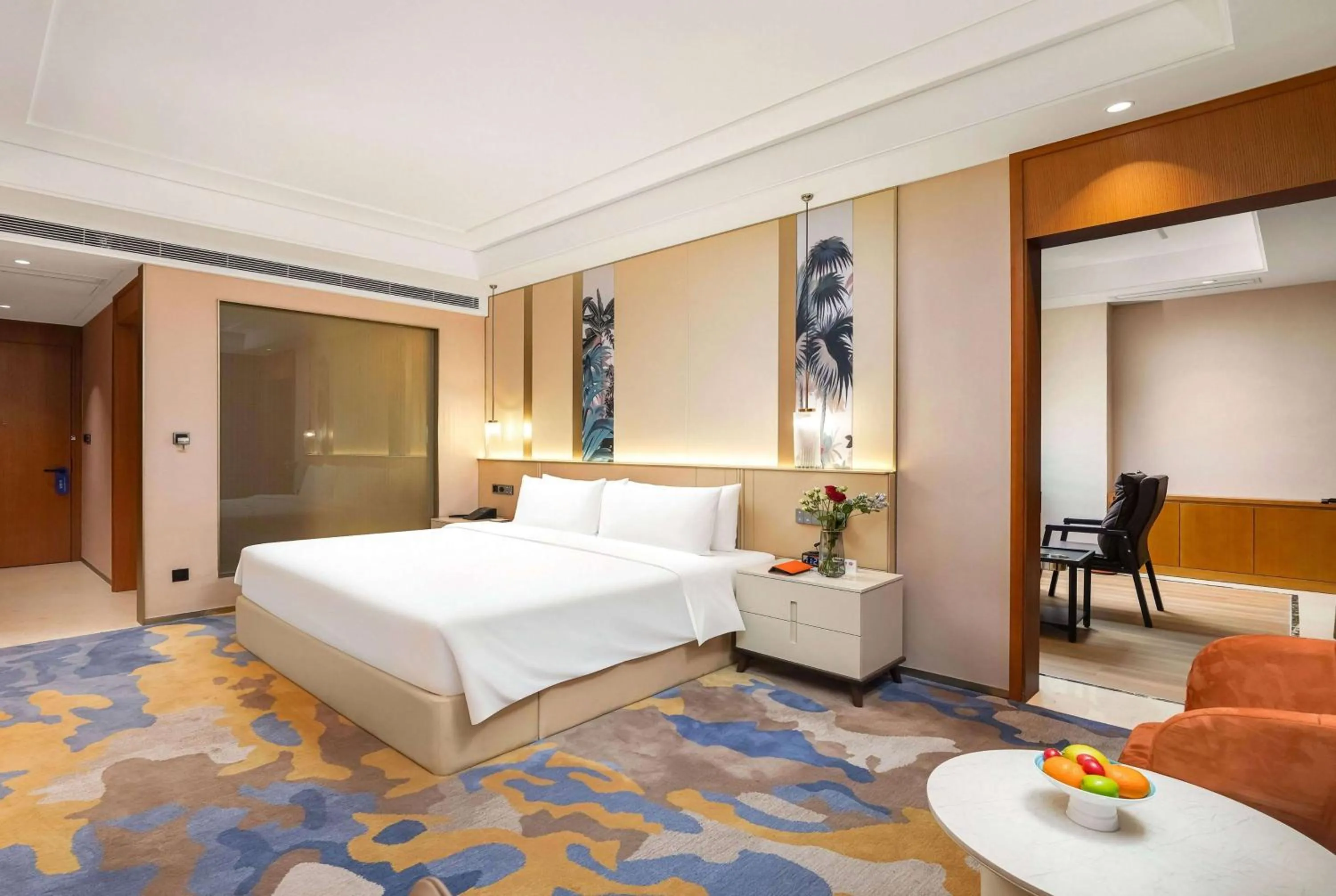 Photo of the whole room, Bed in Howard Johnson by Wyndham Huaqiao Plaza Xinyu