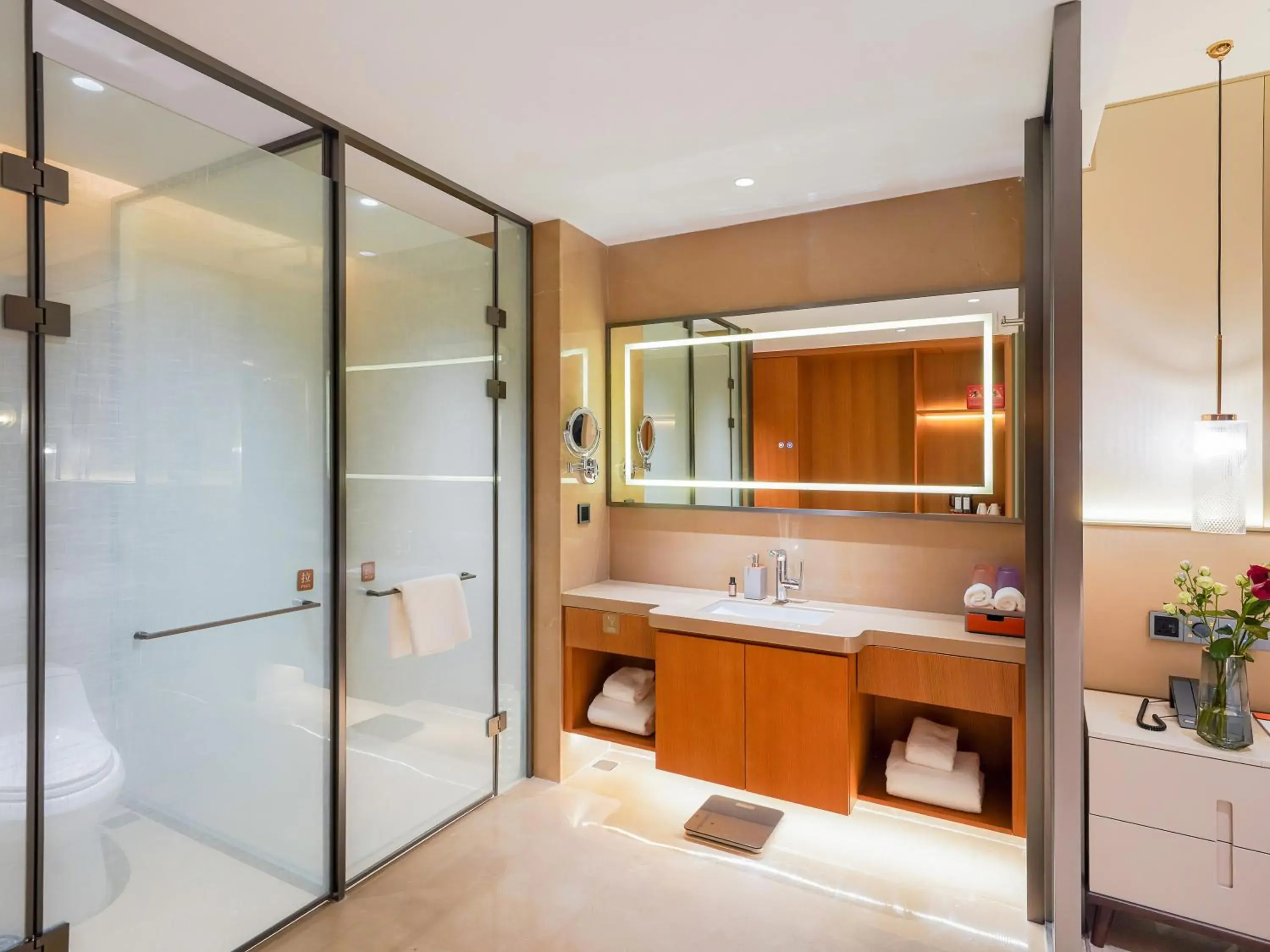 Executive Twin Room with Garden View - Non-Smoking in Howard Johnson by Wyndham Huaqiao Plaza Xinyu Executive Twin Room with Garden View - Non-Smoking in Howard Johnson by Wyndham Huaqiao Plaza Xinyu