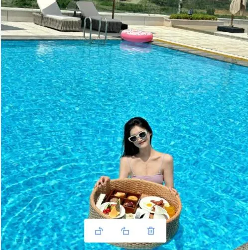 Swimming pool in Howard Johnson by Wyndham Huaqiao Plaza Xinyu