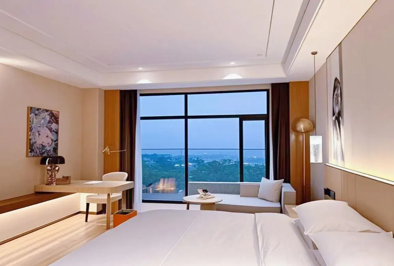 Executive King Room with Garden View - Smoking in Howard Johnson by Wyndham Huaqiao Plaza Xinyu Executive King Room with Garden View - Smoking in Howard Johnson by Wyndham Huaqiao Plaza Xinyu