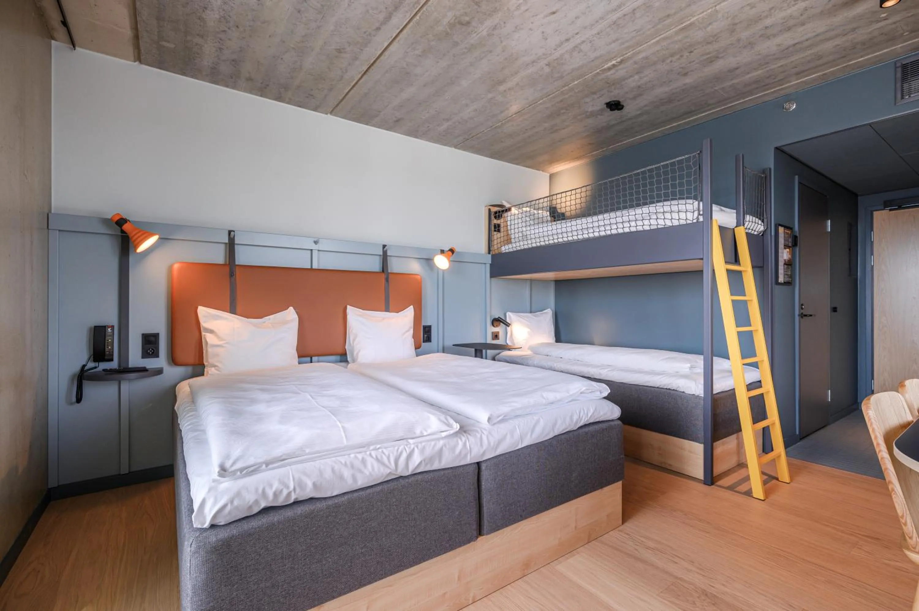 Bed in Comfort Hotel Helsinki Airport