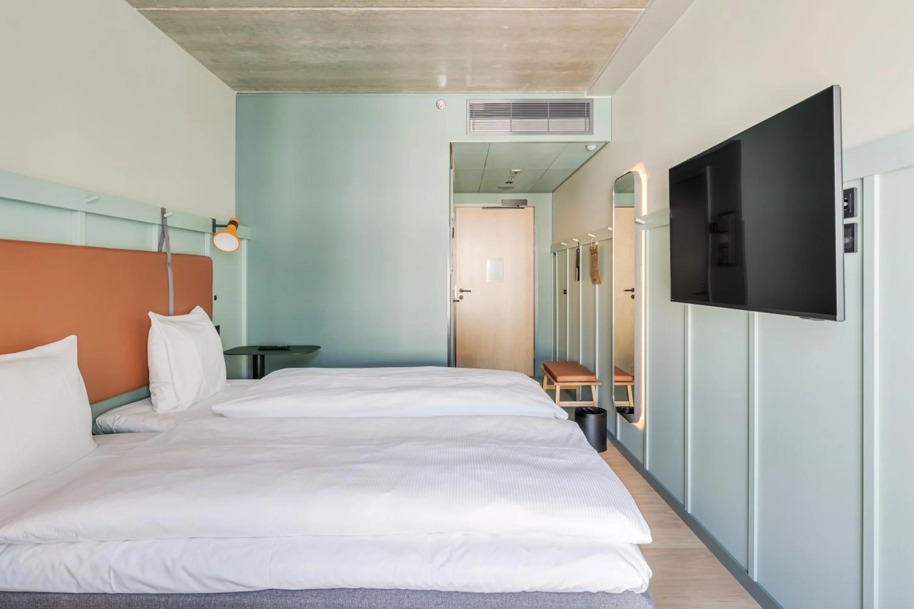 Bed in Comfort Hotel Helsinki Airport