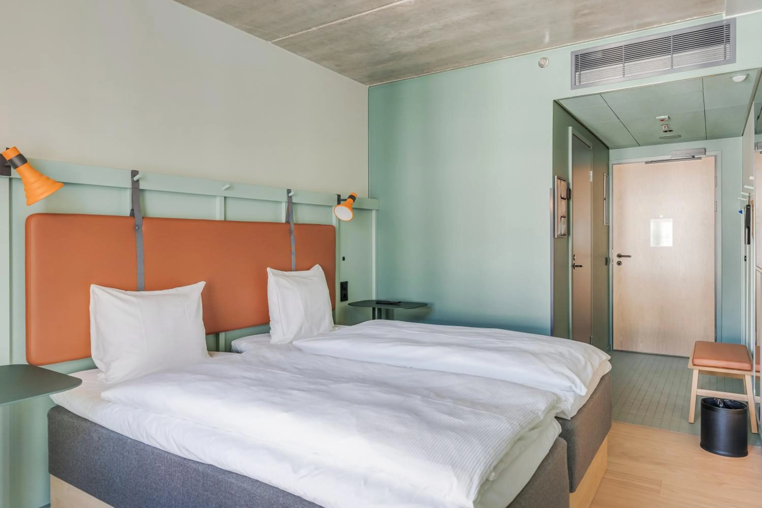 Bed in Comfort Hotel Helsinki Airport