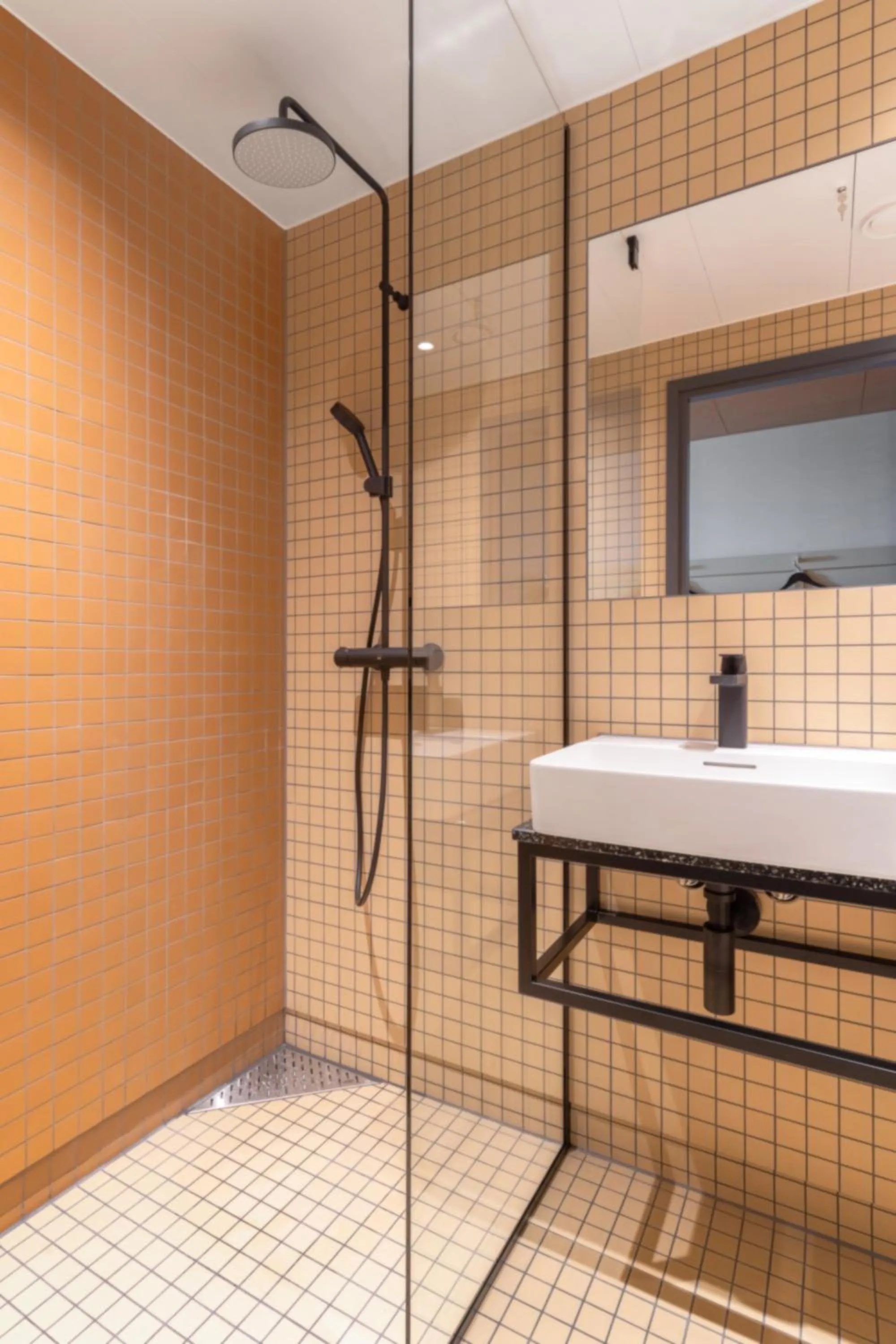 Shower in Comfort Hotel Helsinki Airport