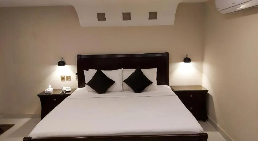 Bed in Hotel Mairona Gulberg Lahore