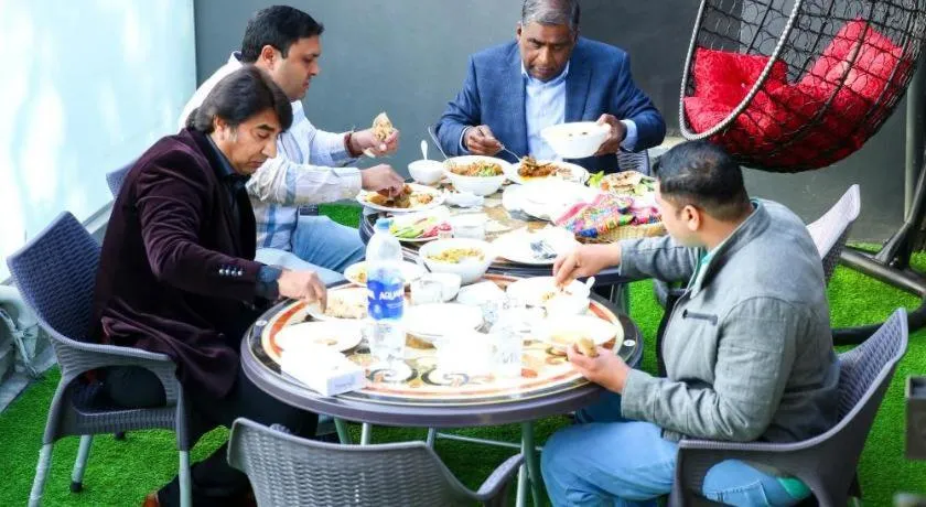 Hotel Mairona Gulberg Lahore