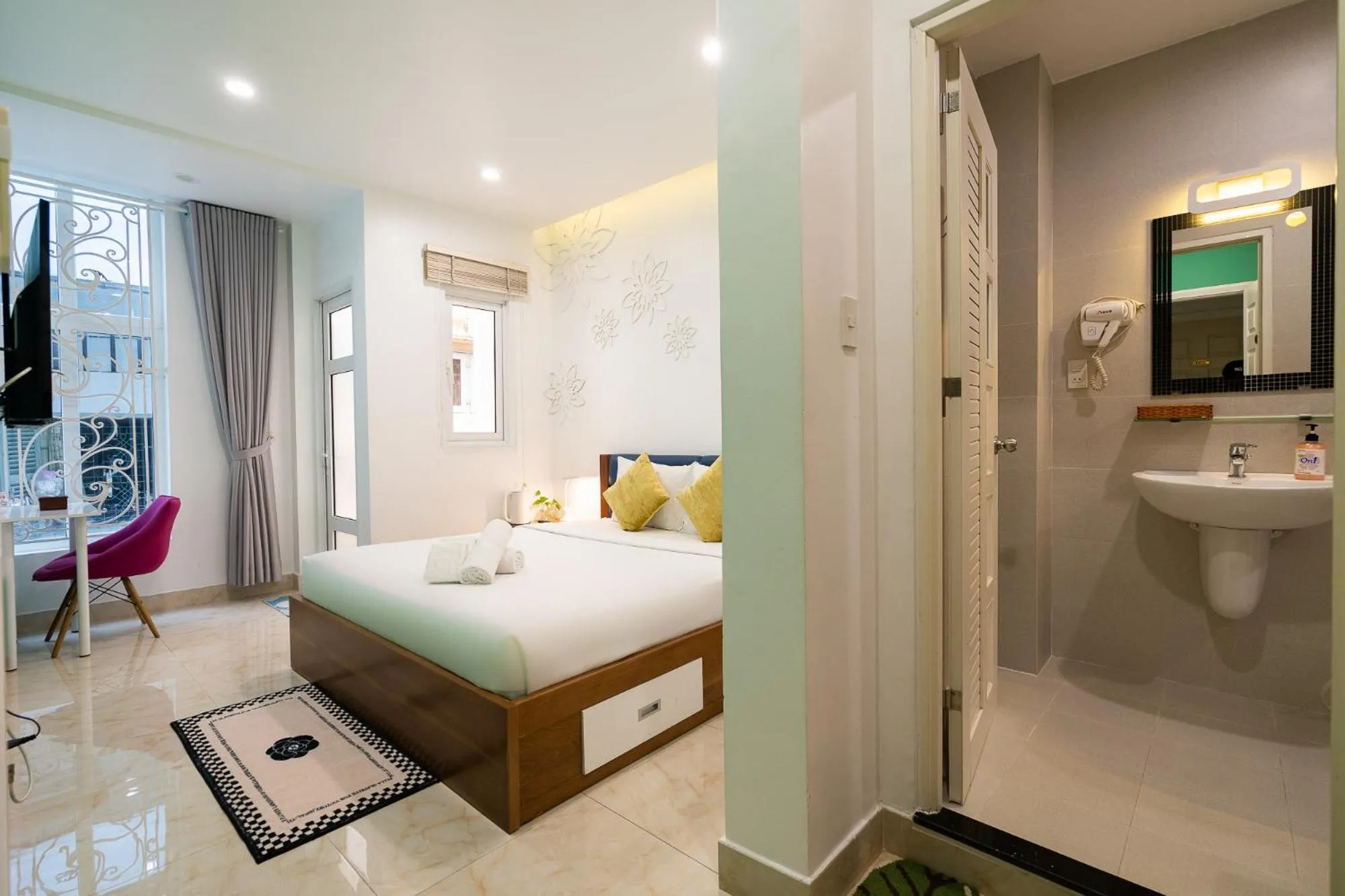 Photo of the whole room, Bed in Adventure Hotel