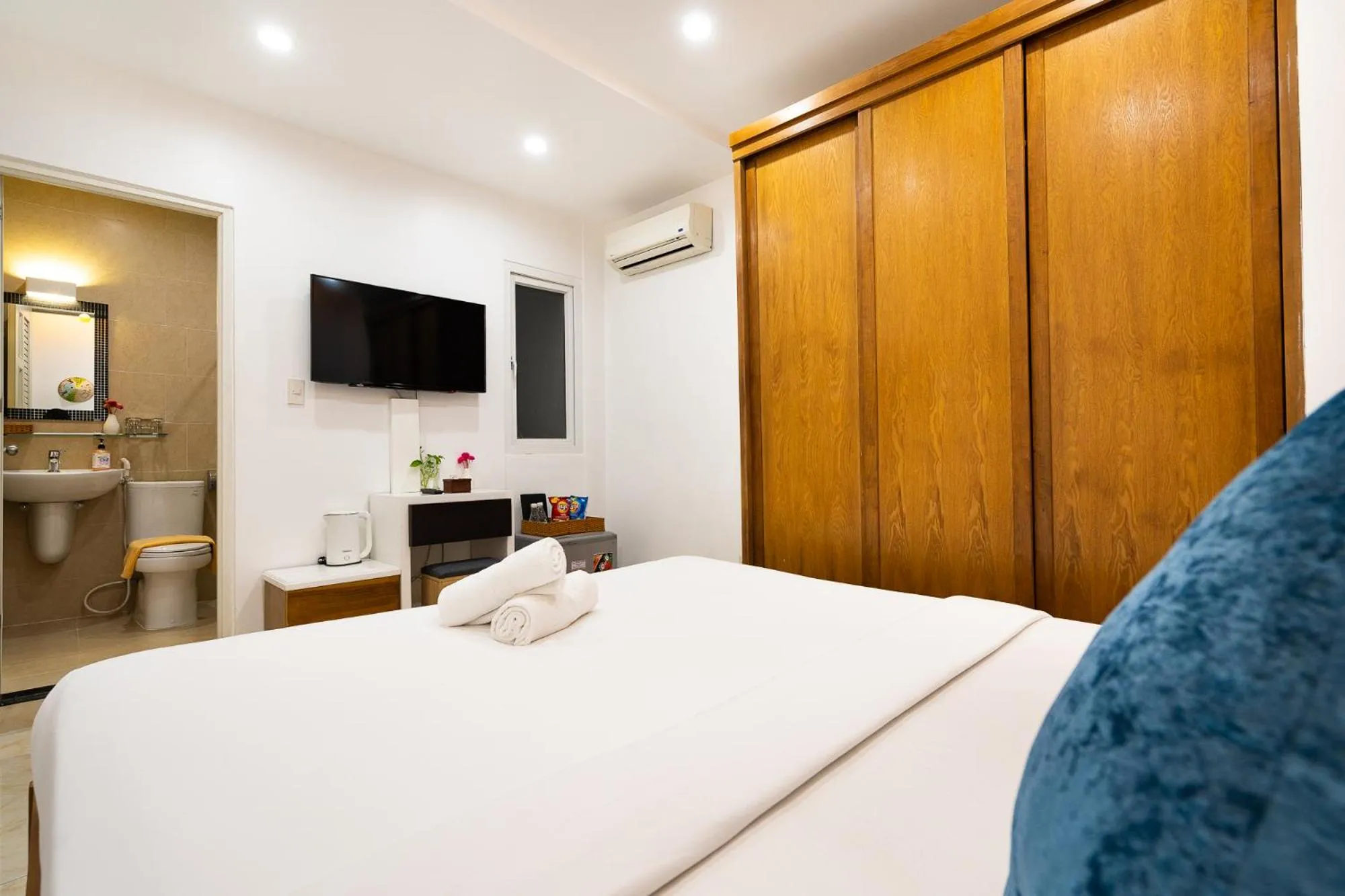 Photo of the whole room, Bed in Adventure Hotel