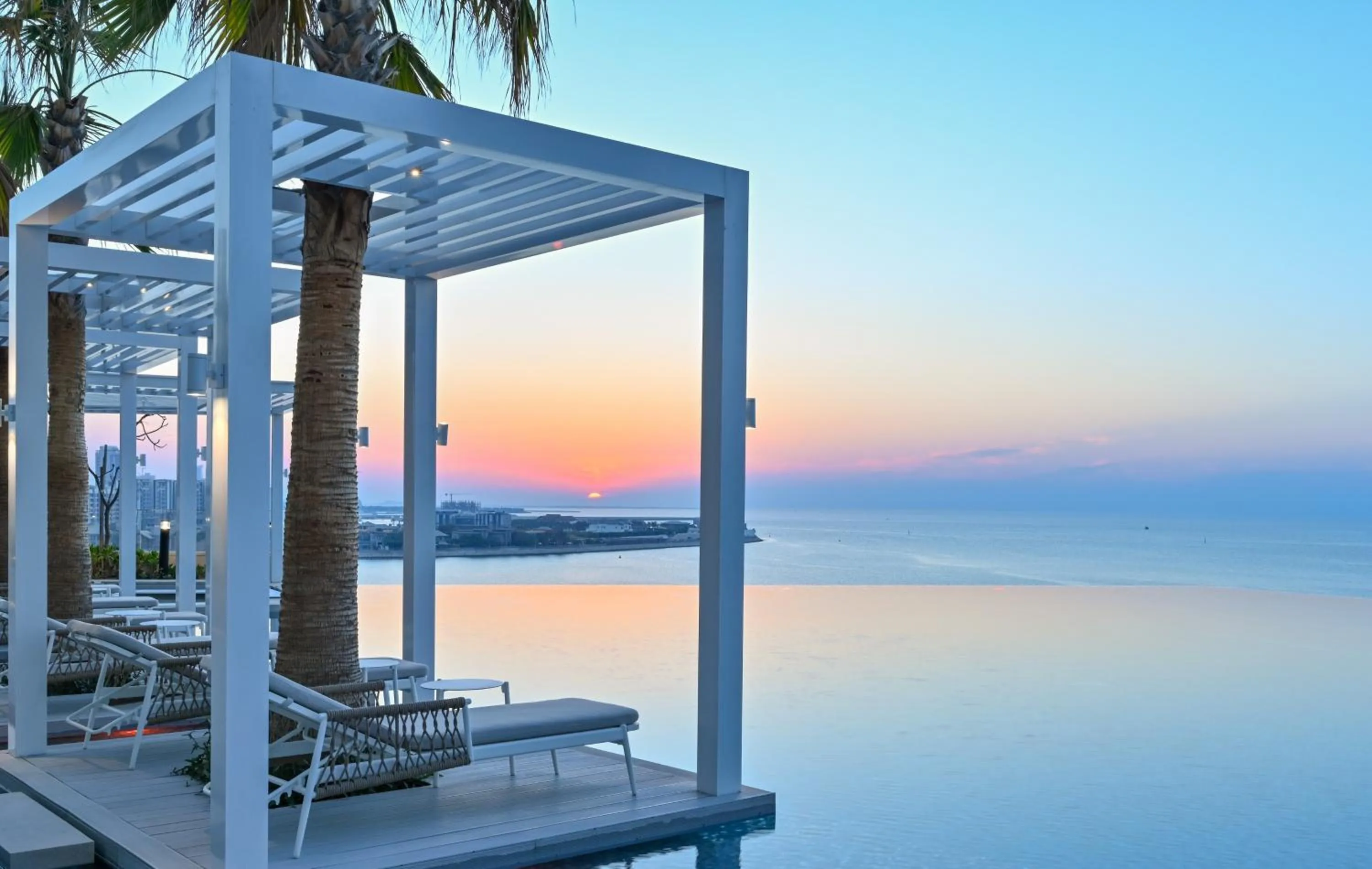 Swimming pool in Onyx Rotana