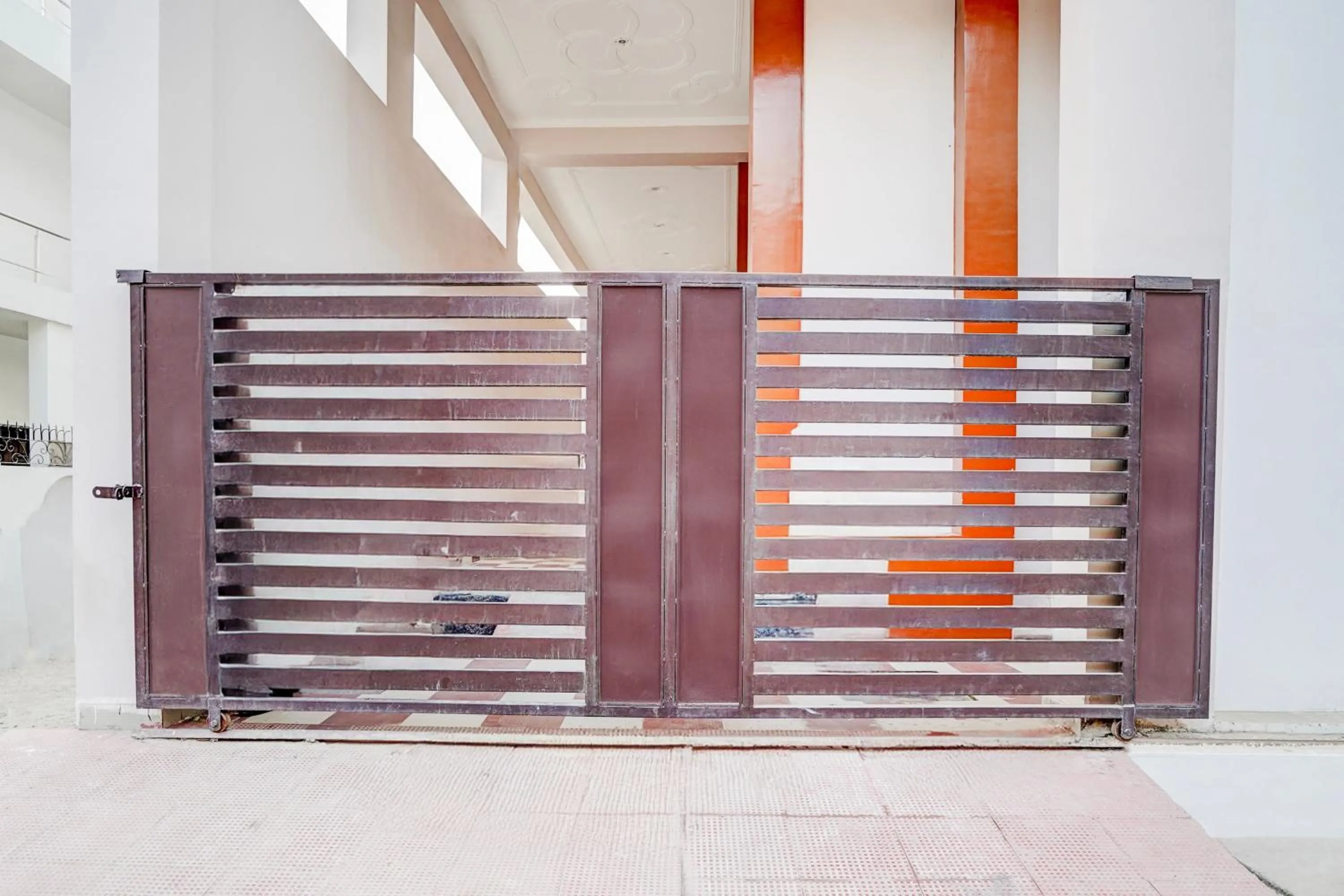 Facade/entrance in Super Townhouse Faizabad Road Opp BBD University