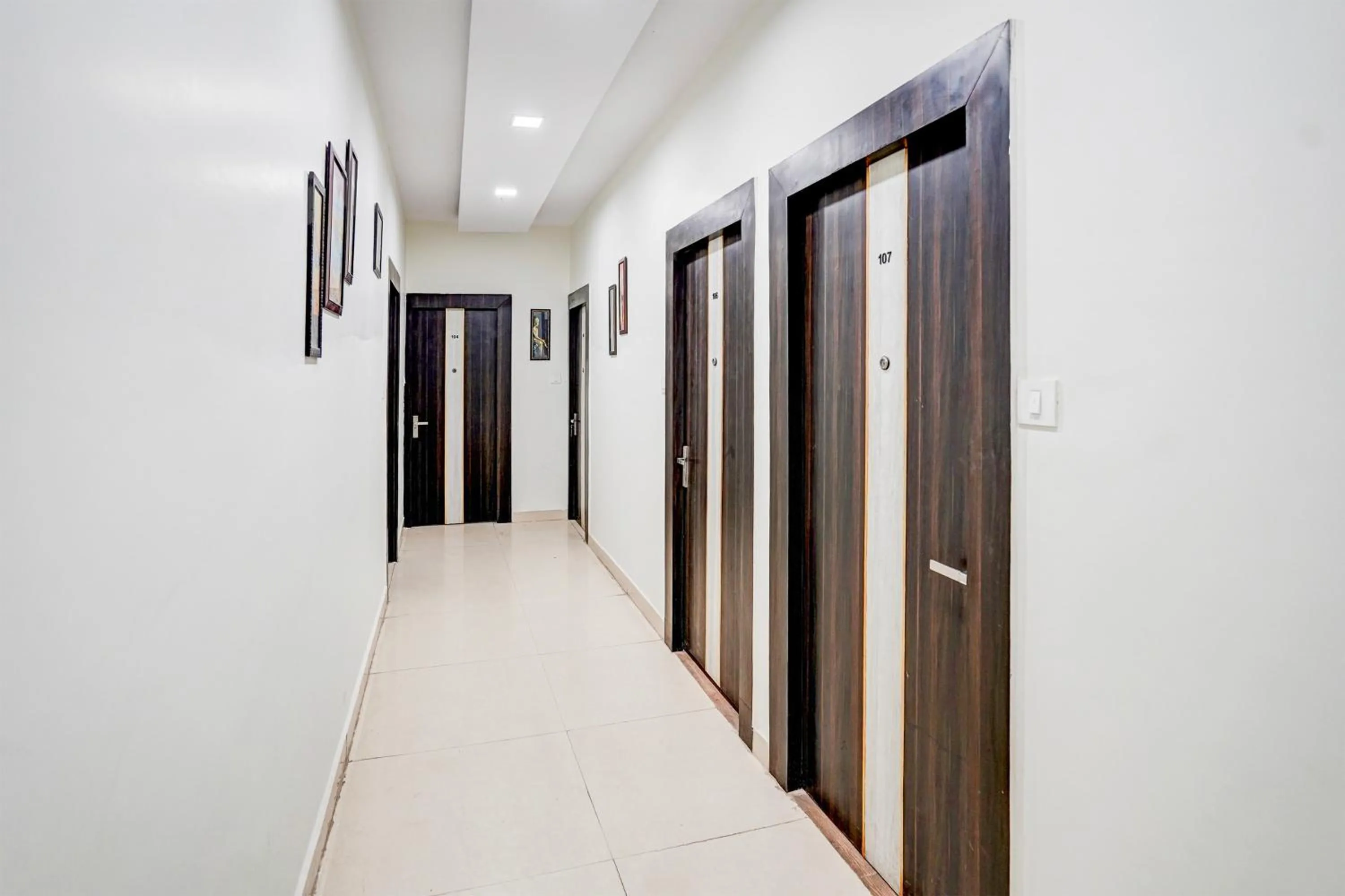 Lobby or reception in Super Townhouse Faizabad Road Opp BBD University