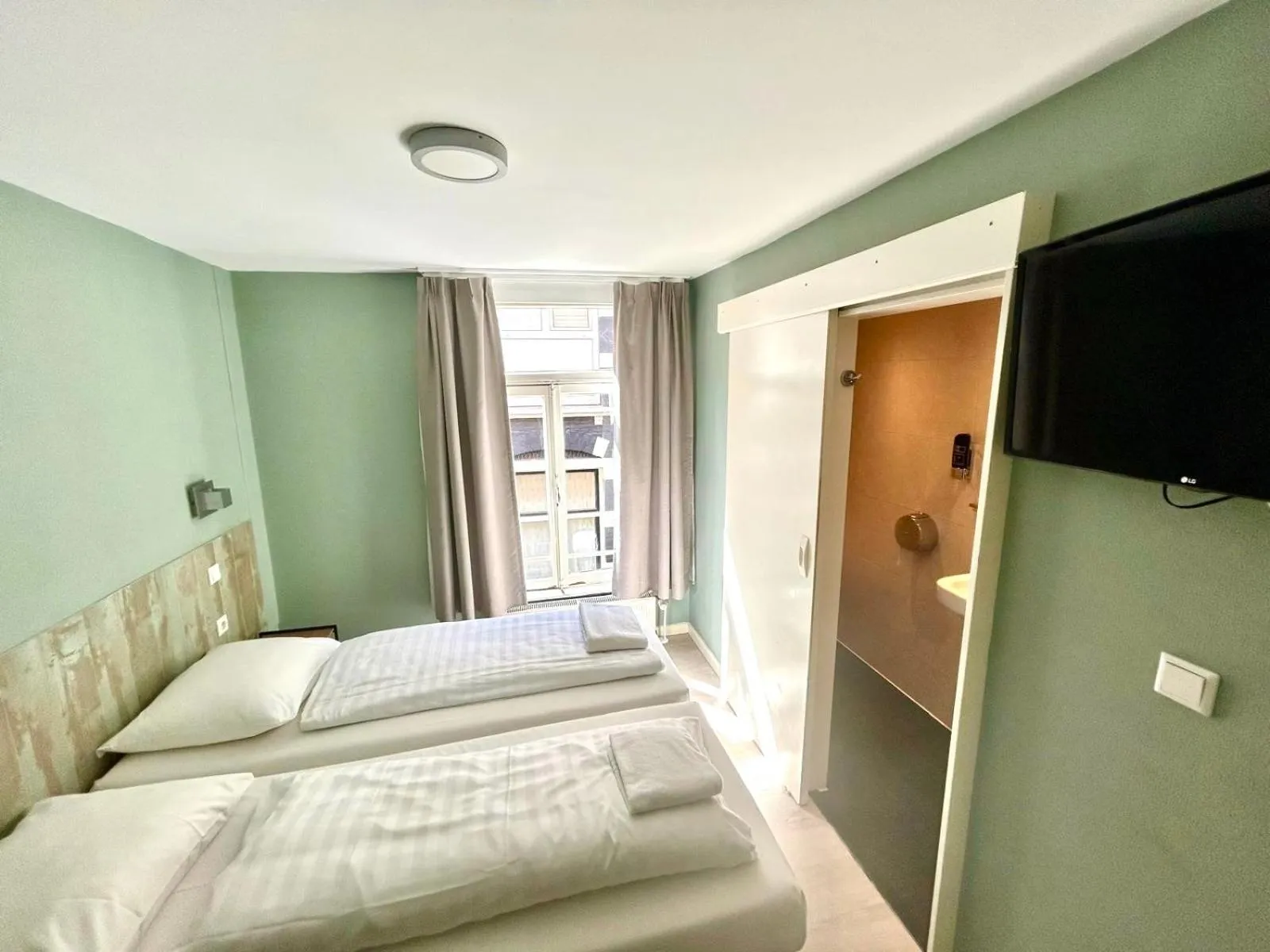 Bed in Hotel Damrak Inn