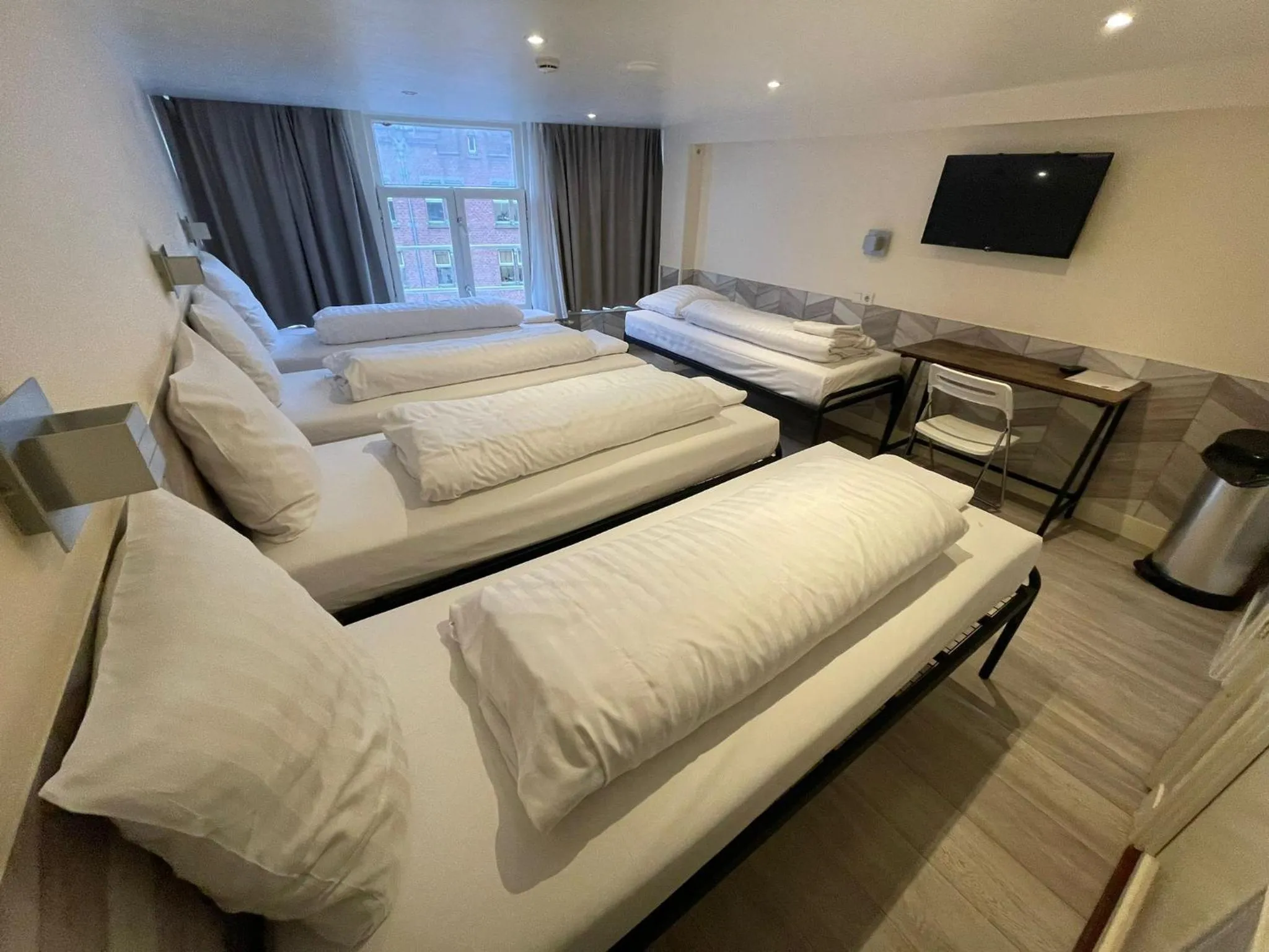 Bed in Hotel Damrak Inn