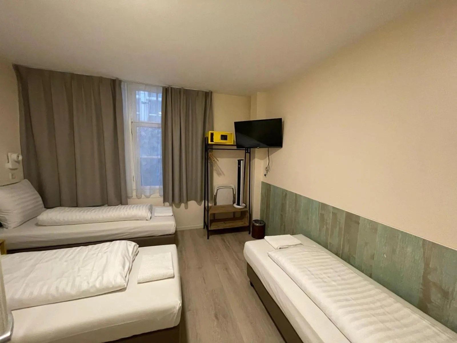 Bed in Hotel Damrak Inn