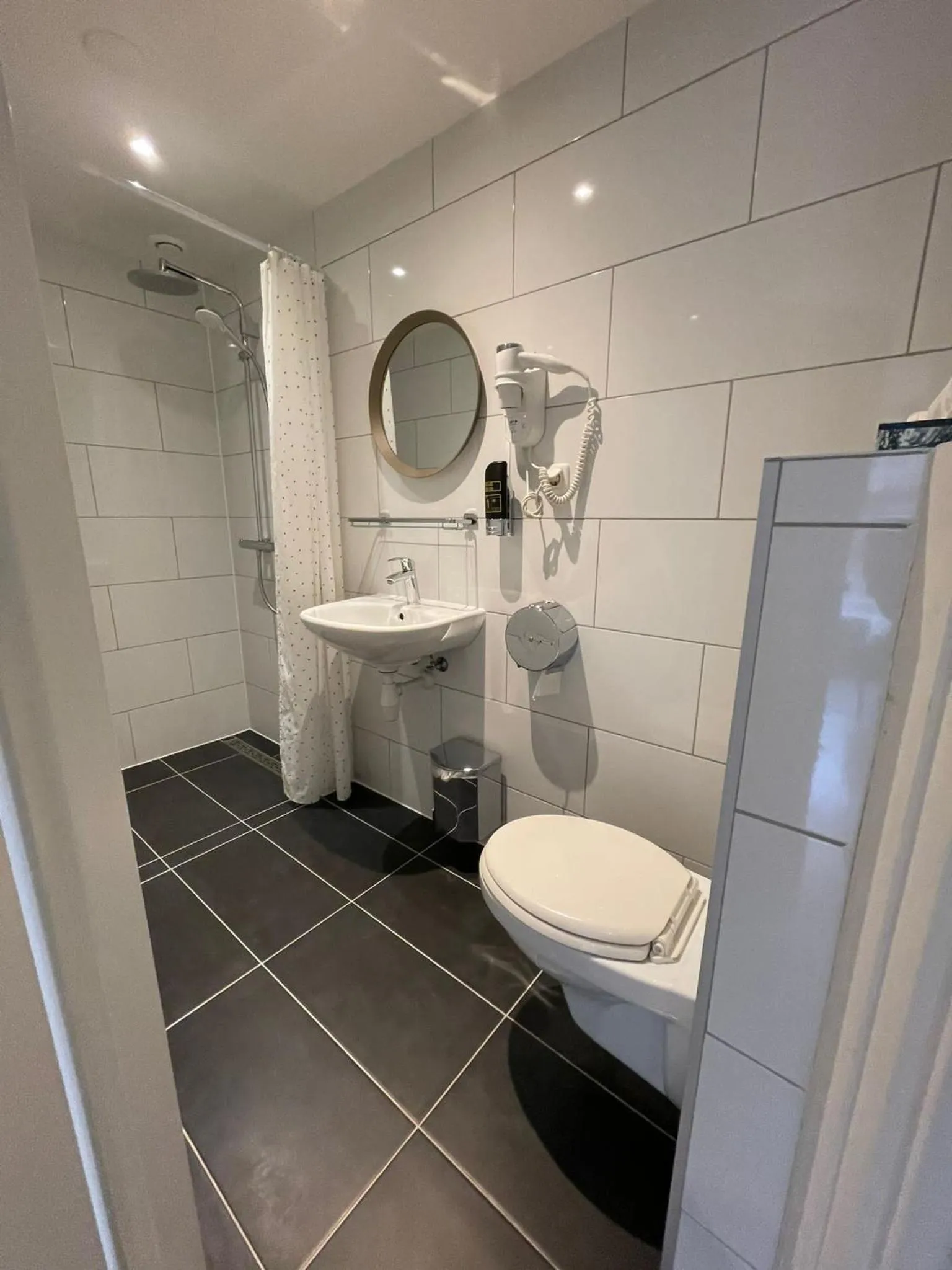 Bathroom in Hotel Damrak Inn