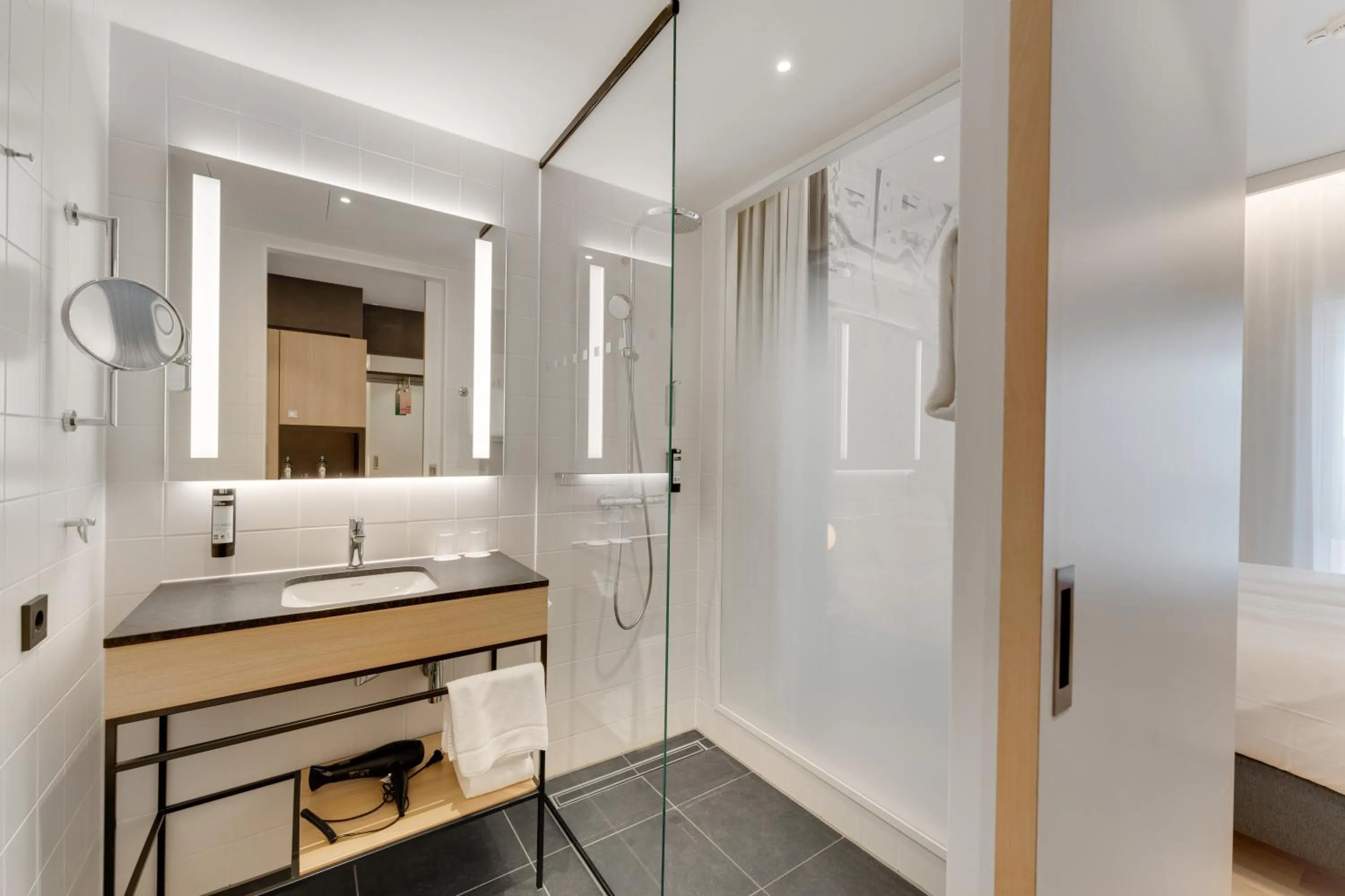 Bathroom in IntercityHotel Leiden