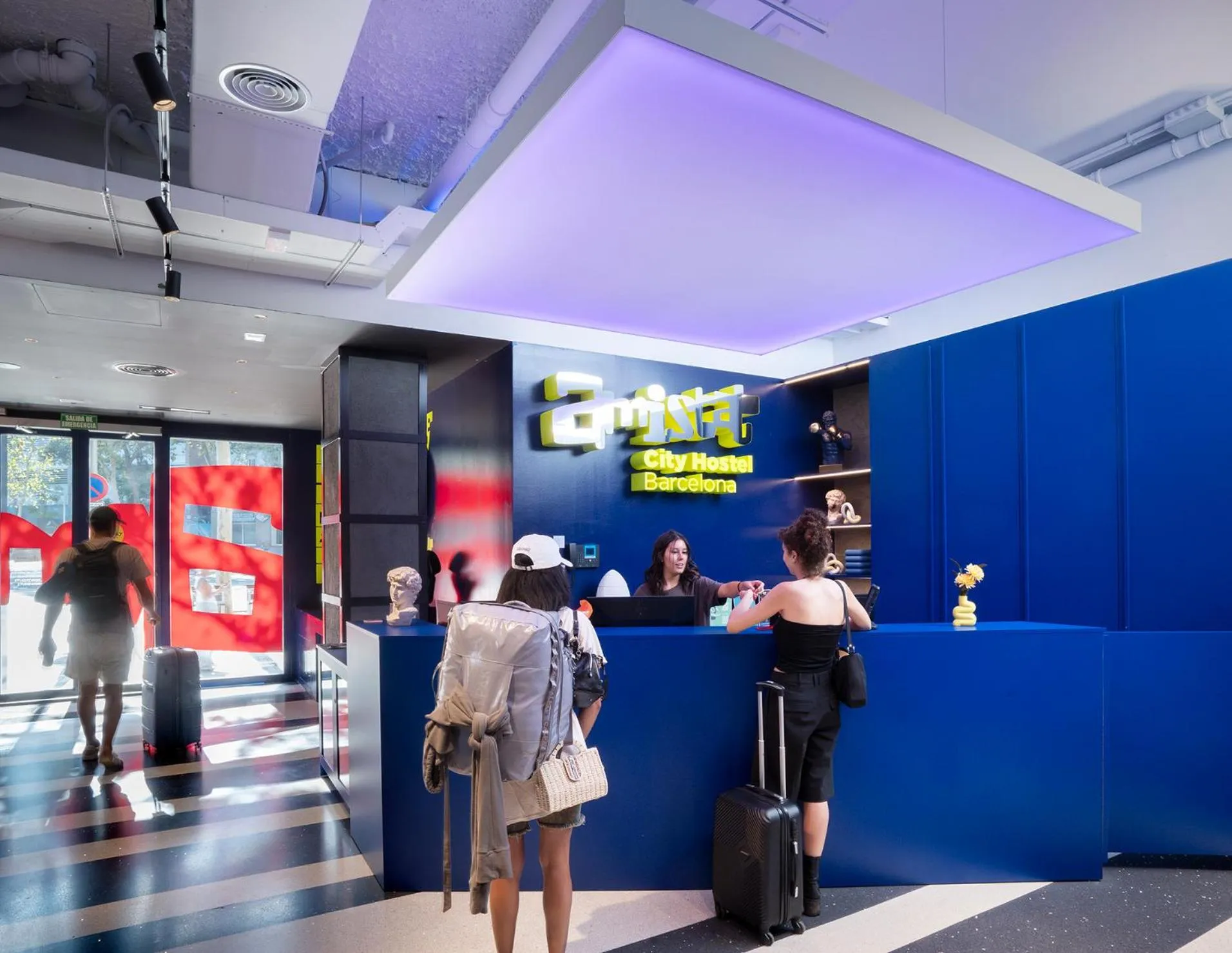 Lobby or reception in AMISTAT City Hostel Barcelona