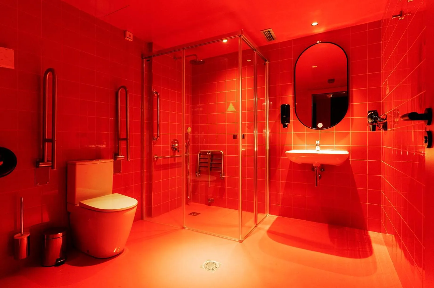 Shower in AMISTAT City Hostel Barcelona