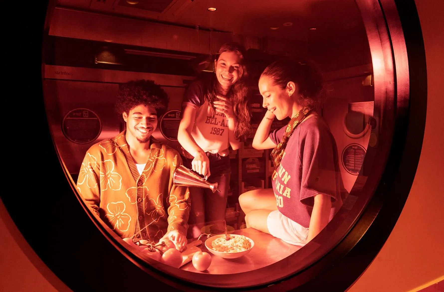 Communal kitchen in AMISTAT City Hostel Barcelona