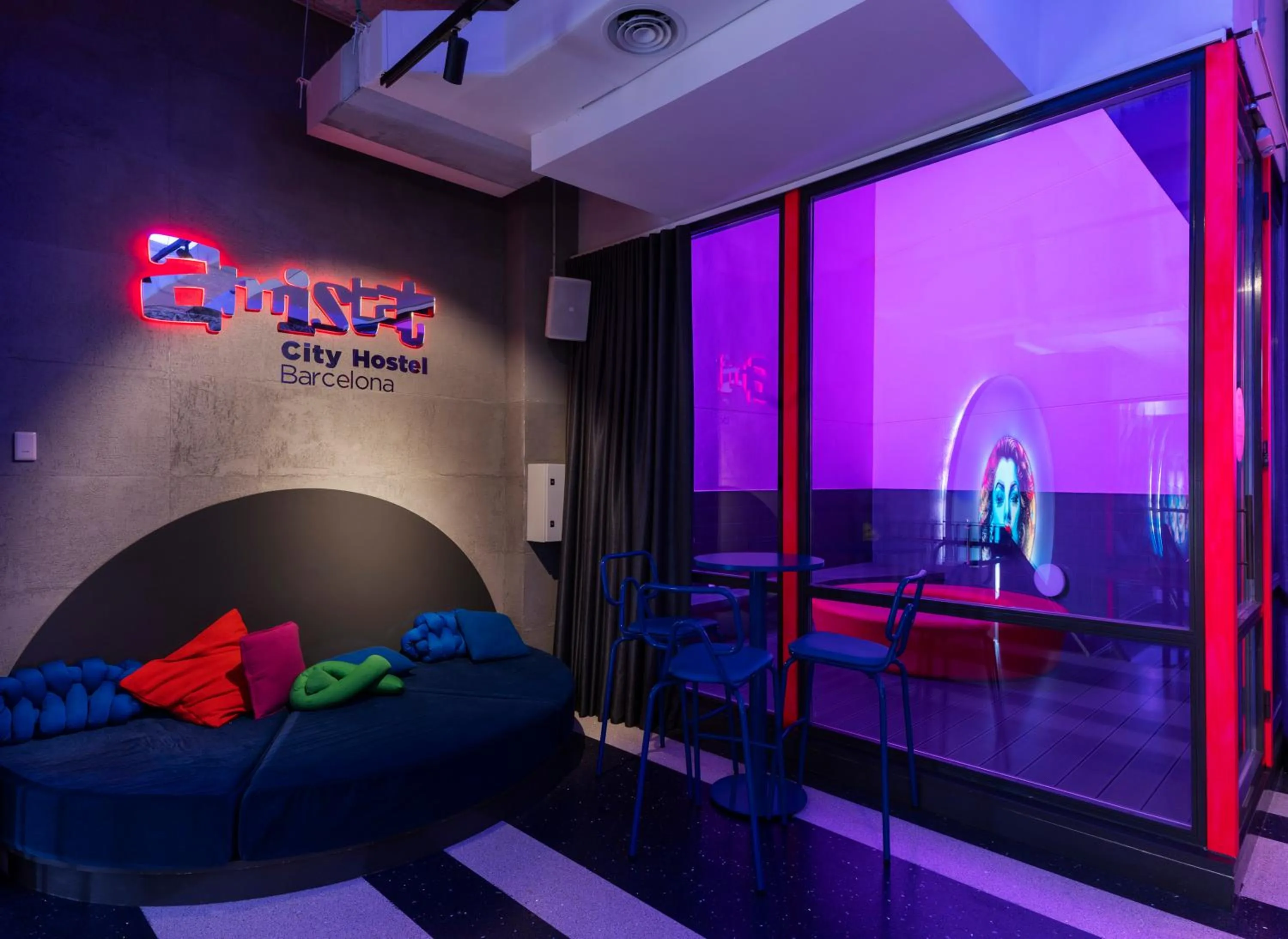 TV and multimedia in AMISTAT City Hostel Barcelona