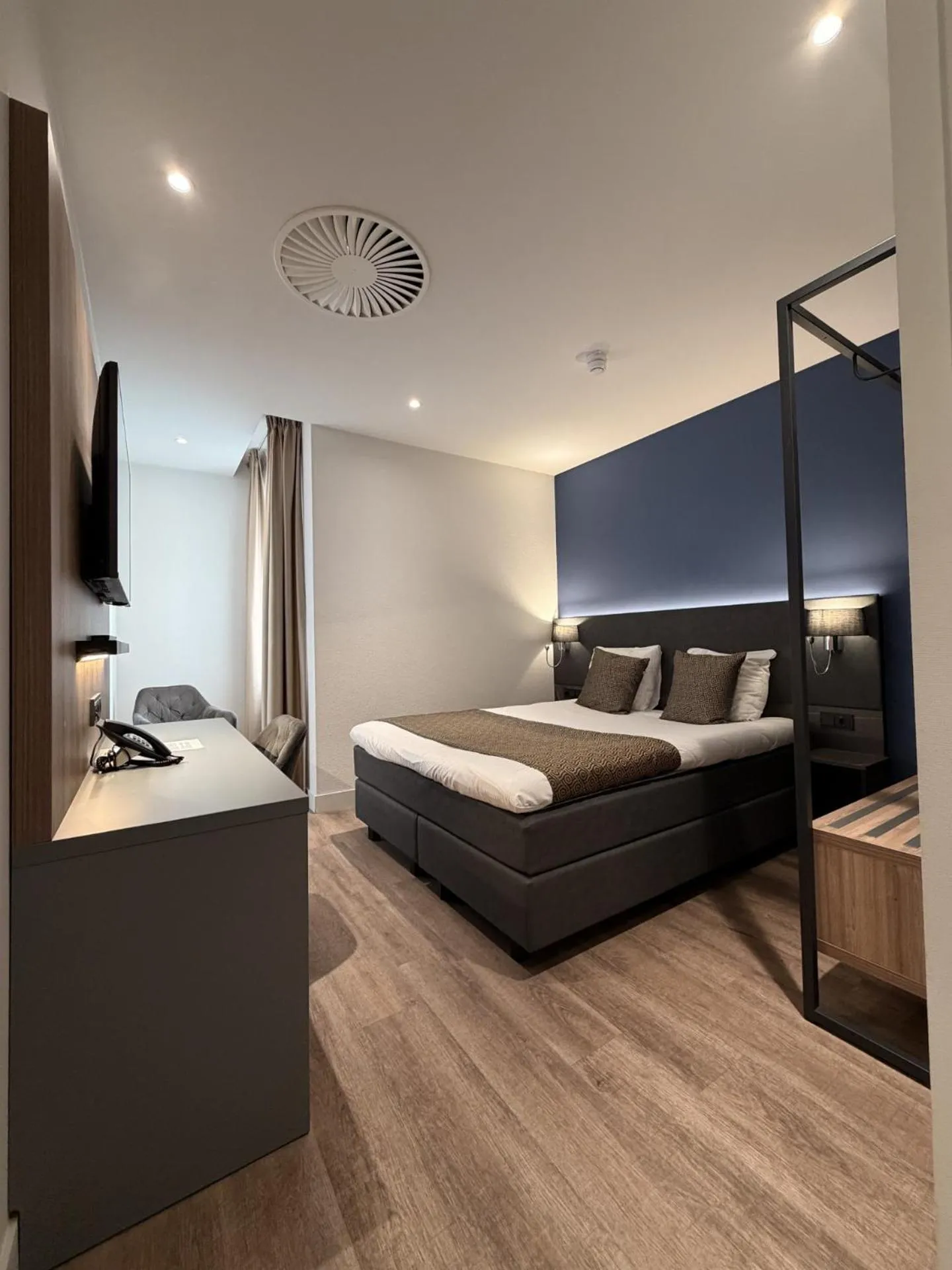 Bedroom, Bed in OZO Hotels Antares Amsterdam Schiphol Airport