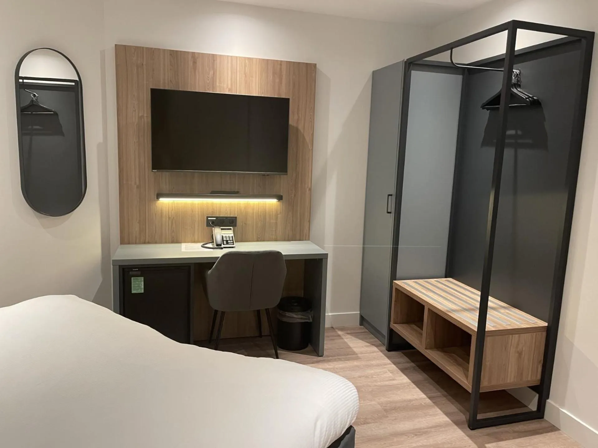 TV and multimedia, Bed in OZO Hotels Antares Airport