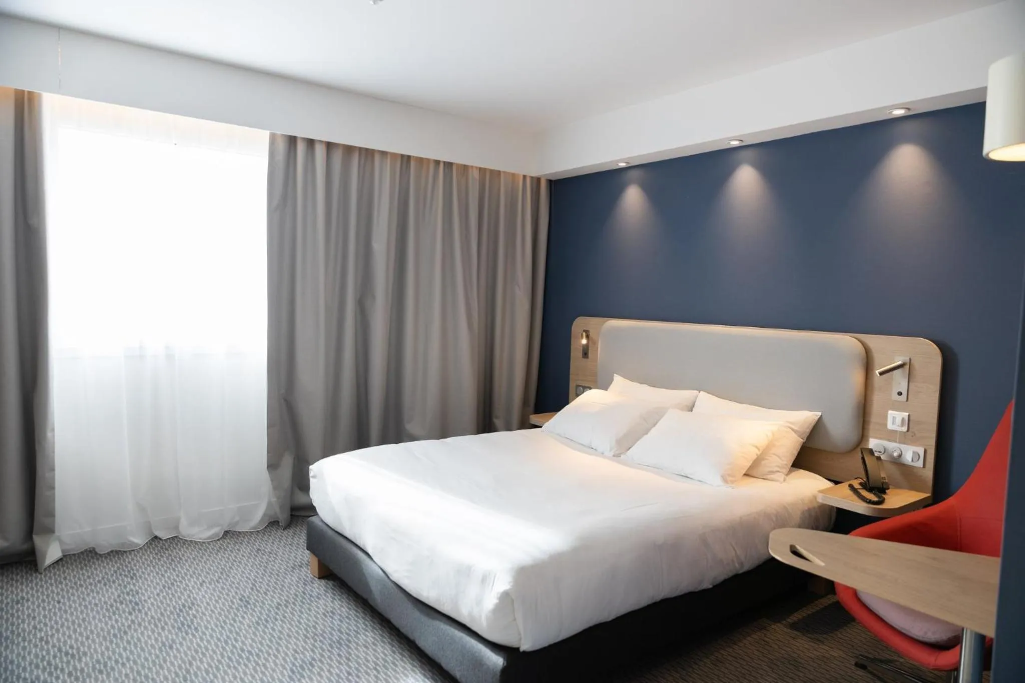 Photo of the whole room, Bed in Holiday Inn Express Caen Epron by IHG