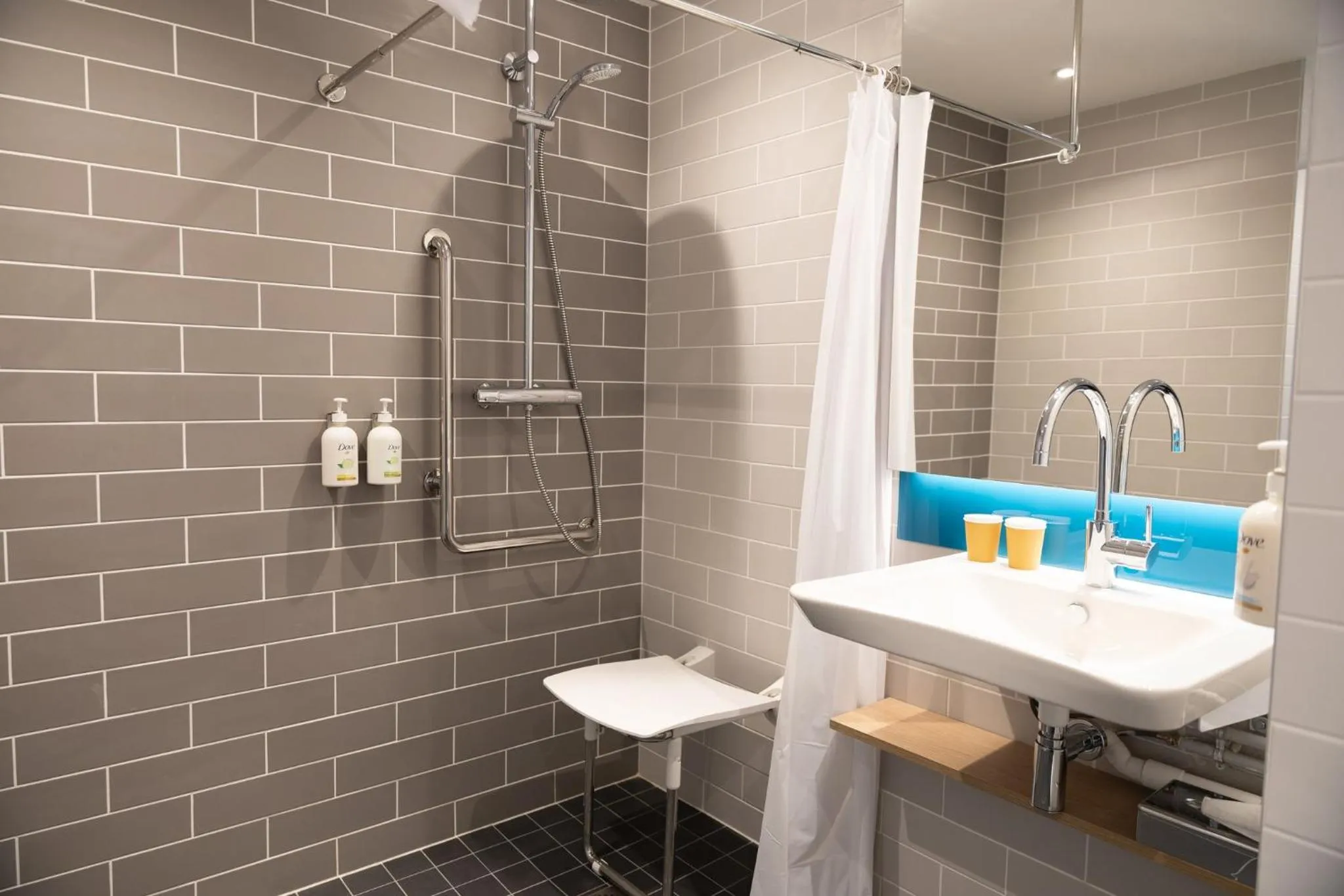 Photo of the whole room in Holiday Inn Express Caen Epron by IHG