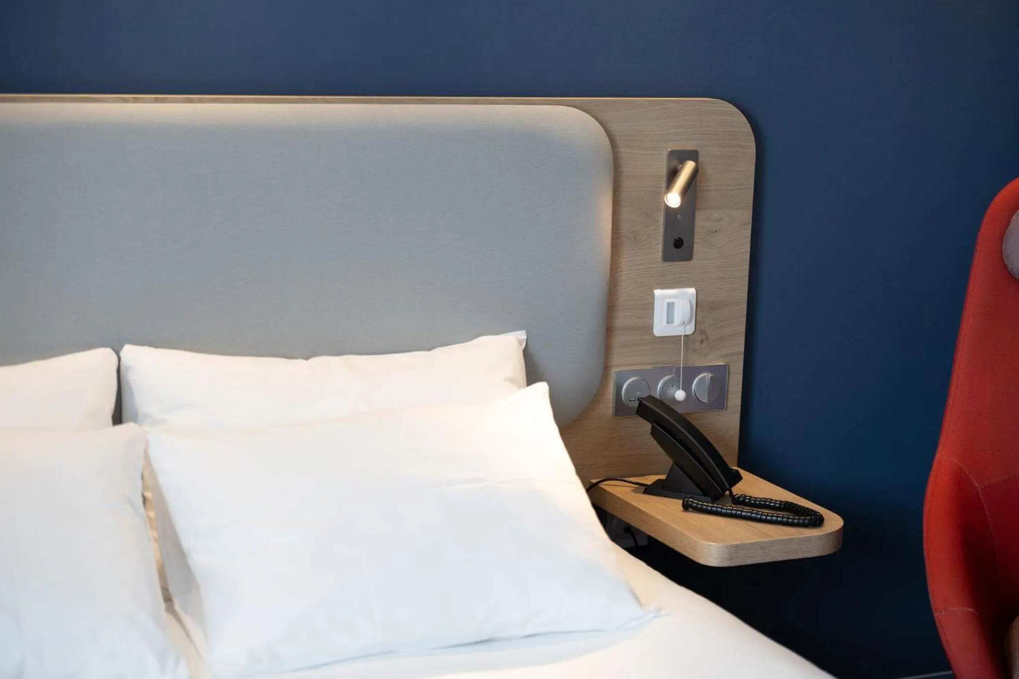 Photo of the whole room, Bed in Holiday Inn Express Caen Epron by IHG