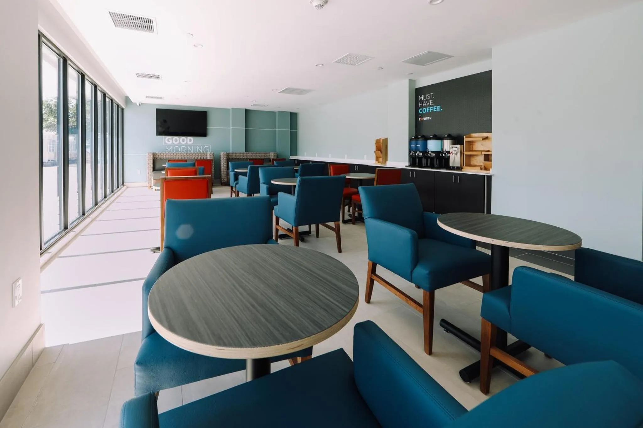 Breakfast in Holiday Inn Express Long Island City E - New York by IHG