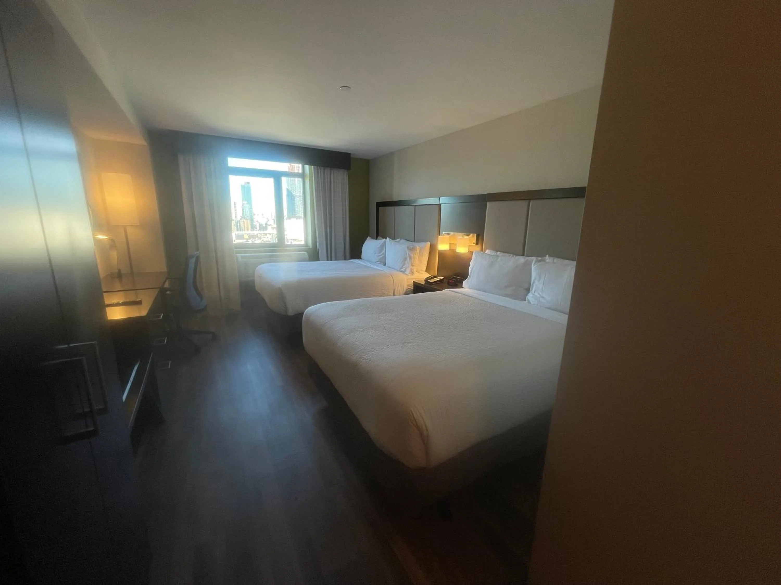 Photo of the whole room, Bed in Holiday Inn Express Long Island City E - New York by IHG