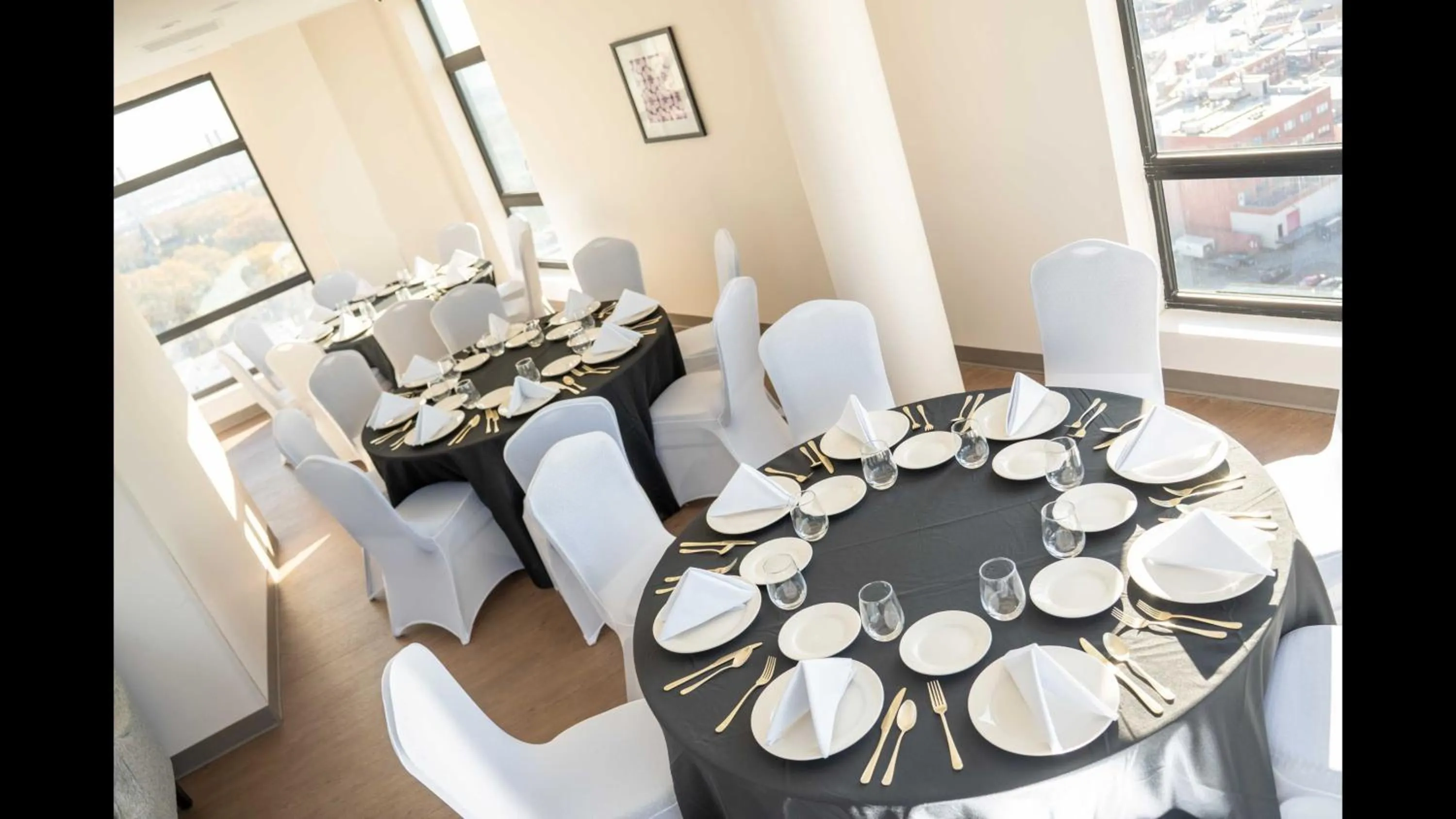 Meeting/conference room in Holiday Inn Express Long Island City E - New York by IHG