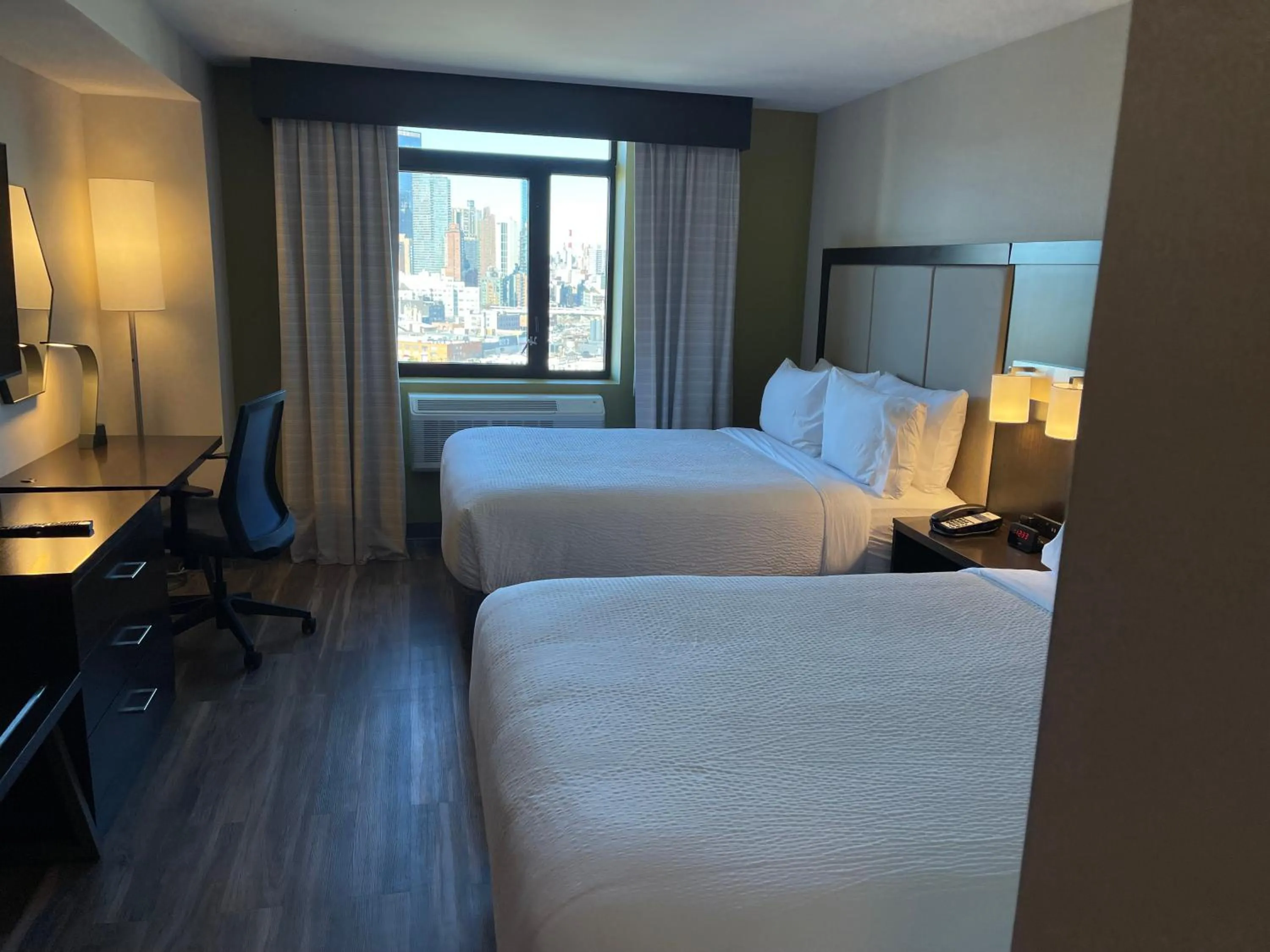 Bedroom, Bed in Holiday Inn Express Long Island City E - New York by IHG