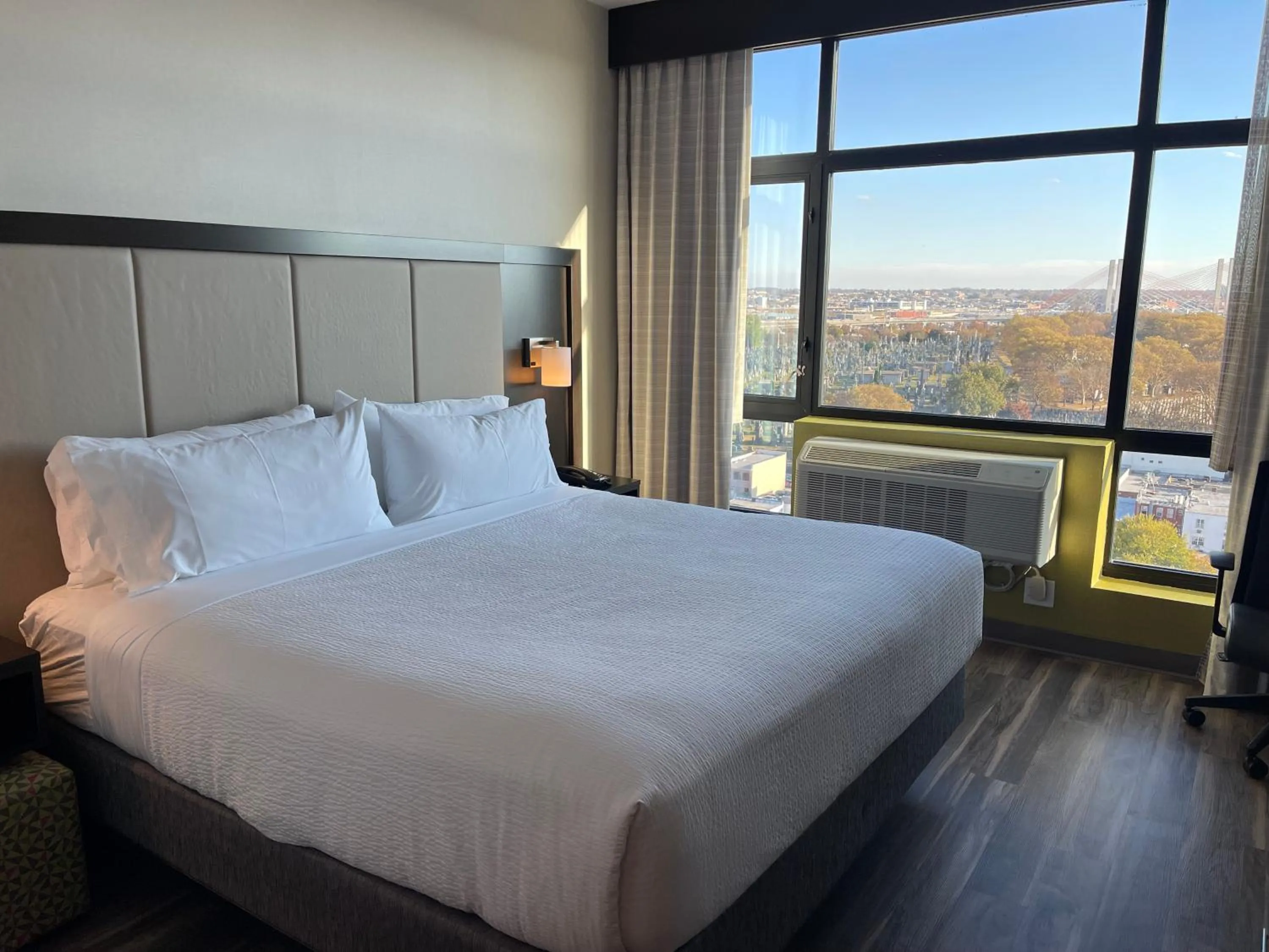 Bed in Holiday Inn Express Long Island City E - New York by IHG