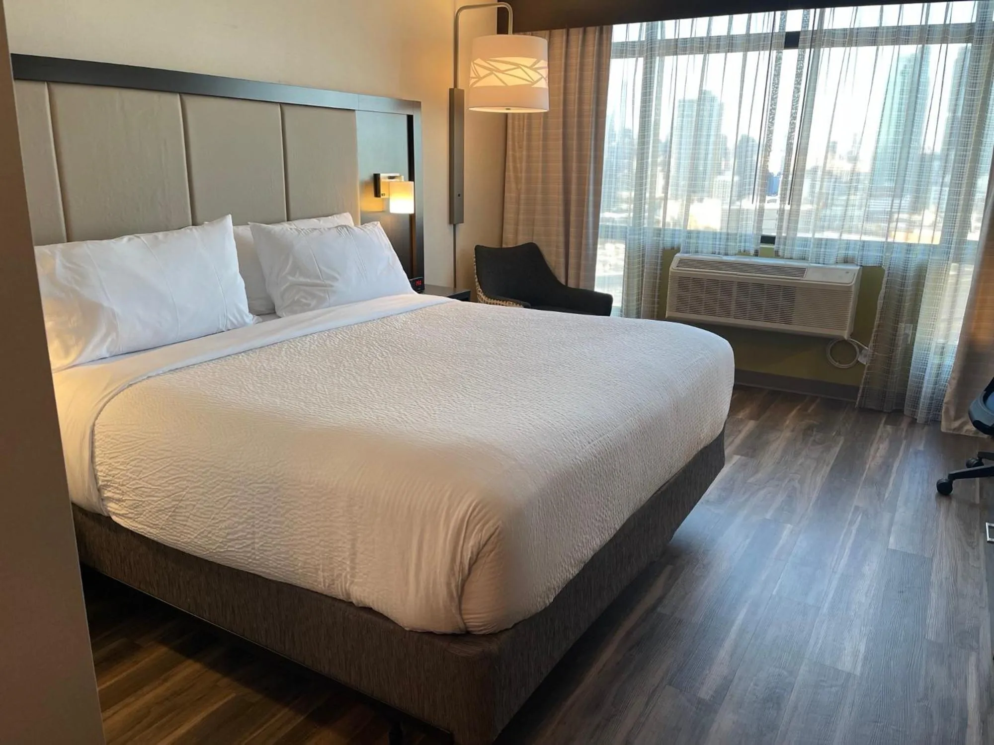 Bed in Holiday Inn Express Long Island City E - New York by IHG